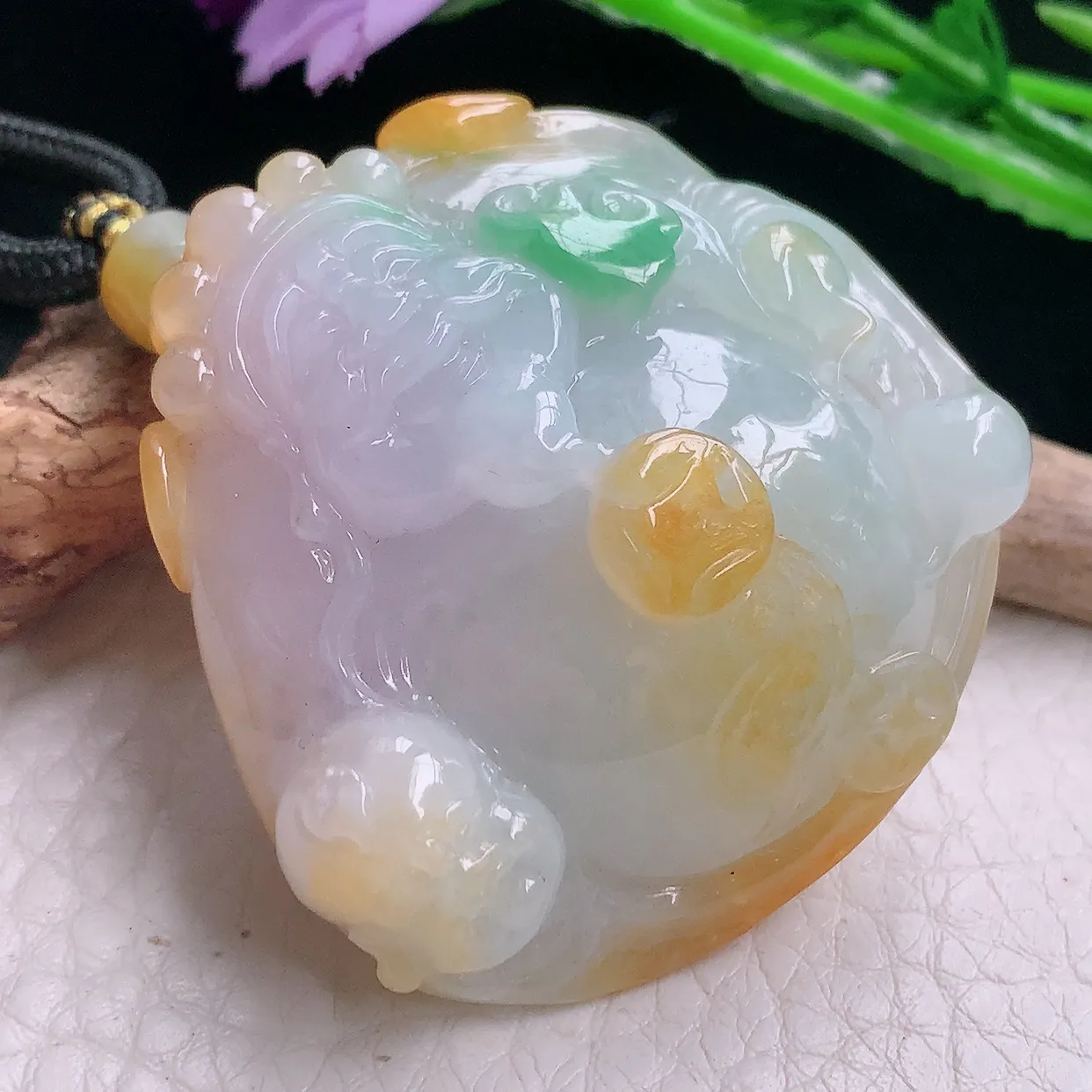 yl实拍46.2*48.8*21.8天然翡翠a货三彩黄加绿财神爷吊坠招财进宝玉坠