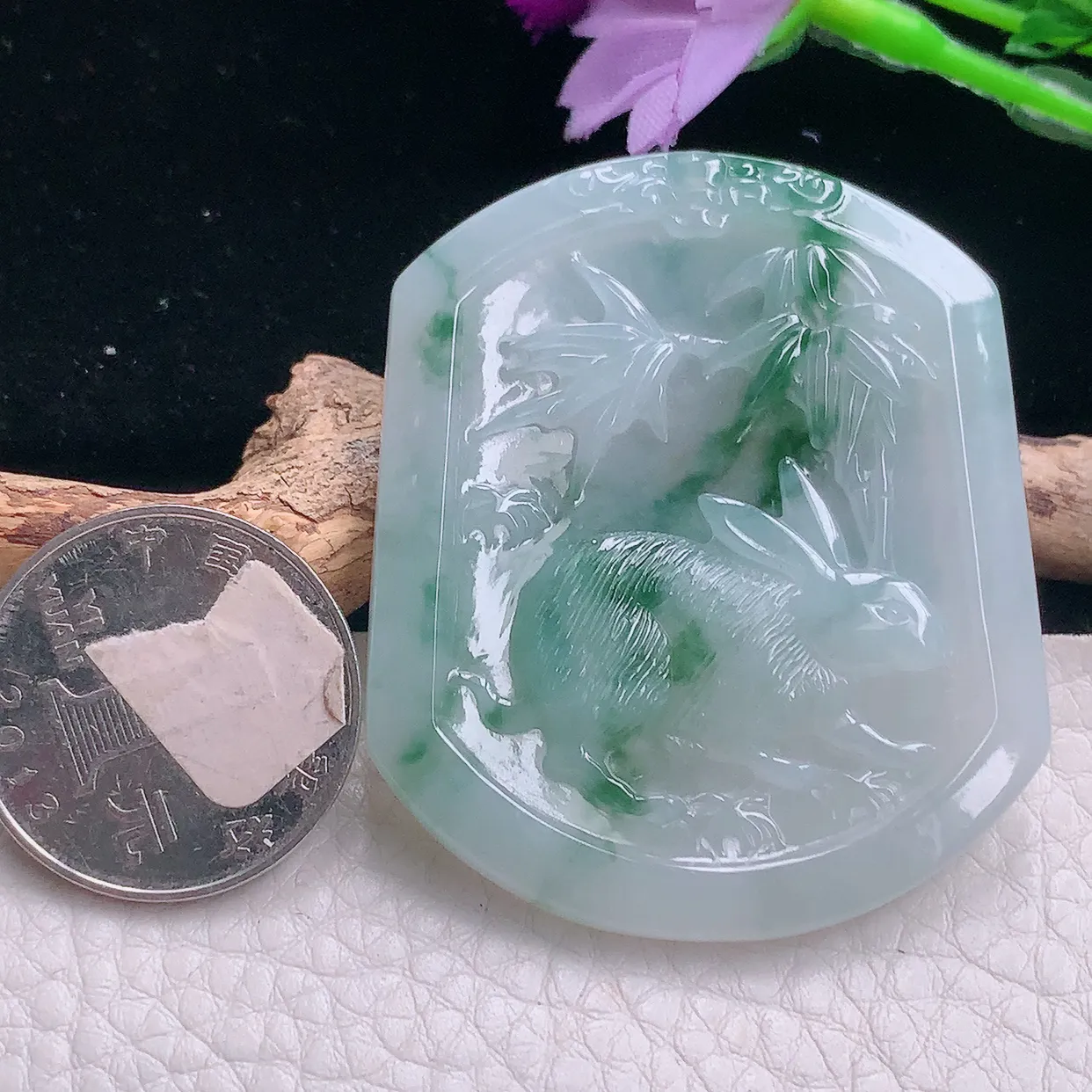 kh实拍51.8*43.8*5天然翡翠a货冰飘花生肖兔子吊坠 聪明伶俐玉佩