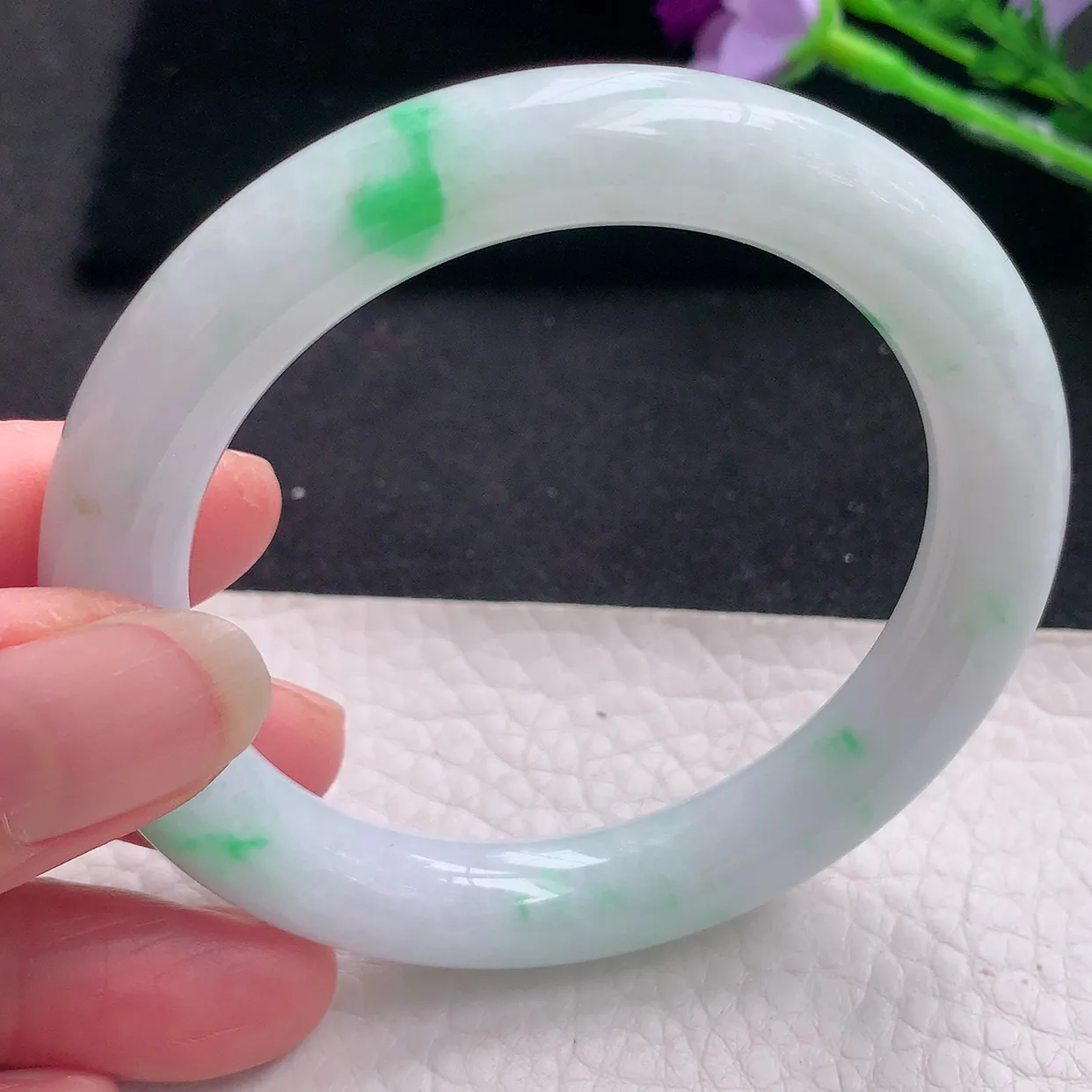 yh自然光54*9.6美人镯 翡翠玉手镯水润飘绿圆条玉手环 美人镯