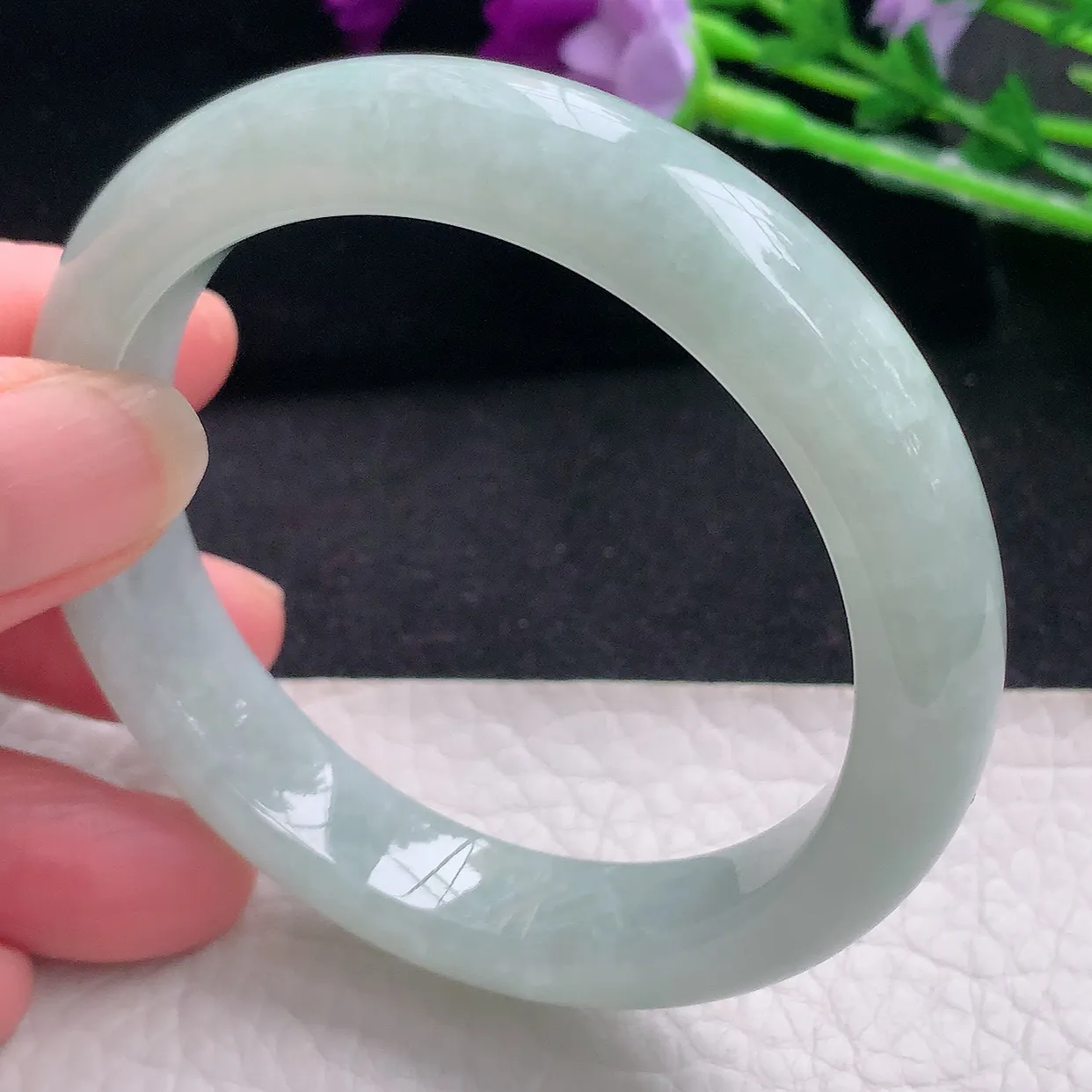 xx自然光54*11.3*8平安镯 翡翠A货水润浅绿宽边玉手镯玉手环