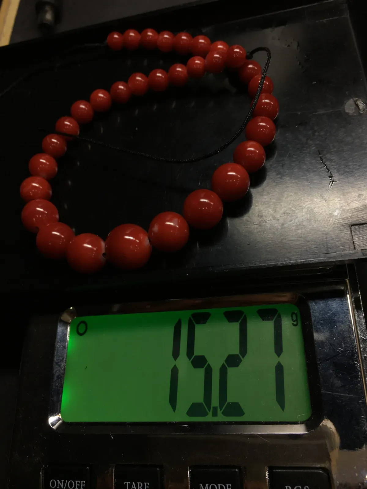 【天然日本阿卡红珊瑚10.3mm圆珠塔链款】难得高瓷度，整条少虫眼少白芯的阿卡圆珠。整条深红颜色，珠子直径10.3-5.3mm，每颗珠子均为天然的珊瑚，珊瑚自古就为佛教珍宝，深海千年有机宝石！收藏价值高、可传承！总重15.27克！追求品质者的福音！实物漂亮！