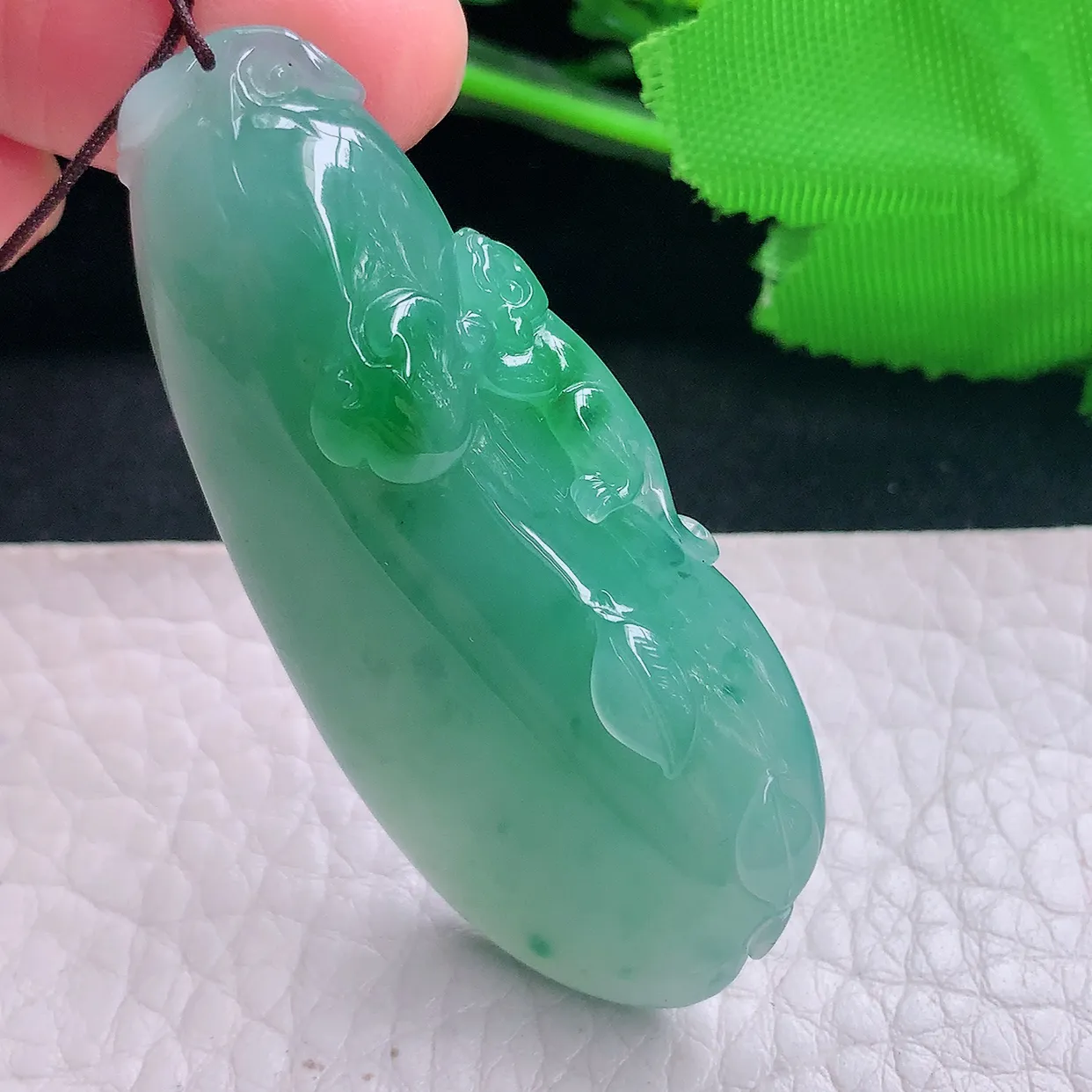 Lz实拍54.6*25*9天然翡翠a货蓝绿大福瓜吊坠冰透精雕吉祥如意玉坠