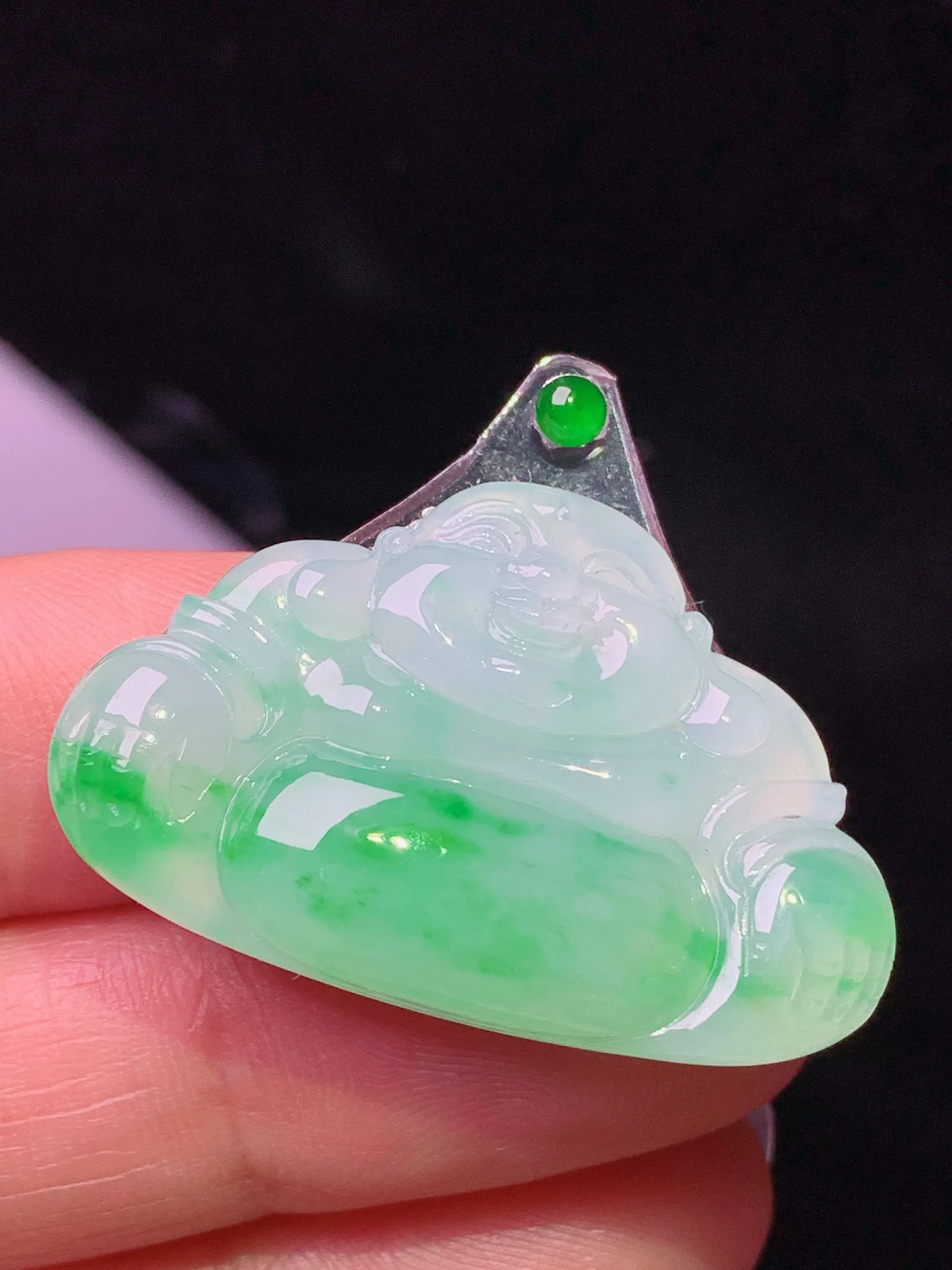 镶嵌款 飘绿佛公 玉质细腻 色泽清新艳丽 整体尺寸21.5*33*4.6