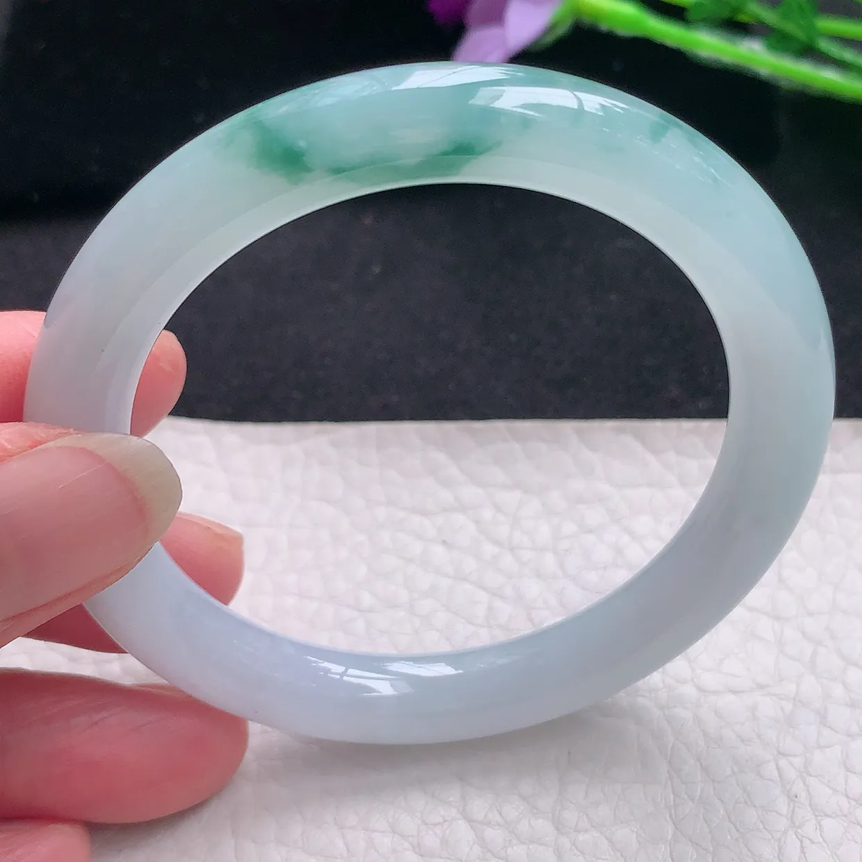 xo自然光57*9美人镯 缅甸翡翠A货冰飘花圆条玉手镯玉手环