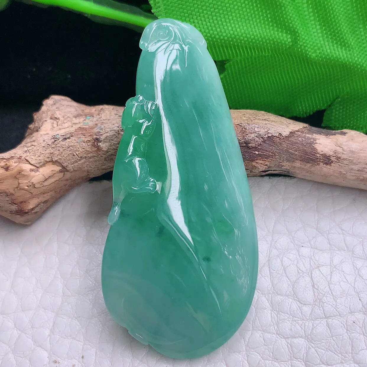 Lz实拍54.6*25*9天然翡翠a货蓝绿大福瓜吊坠冰透精雕吉祥如意玉坠