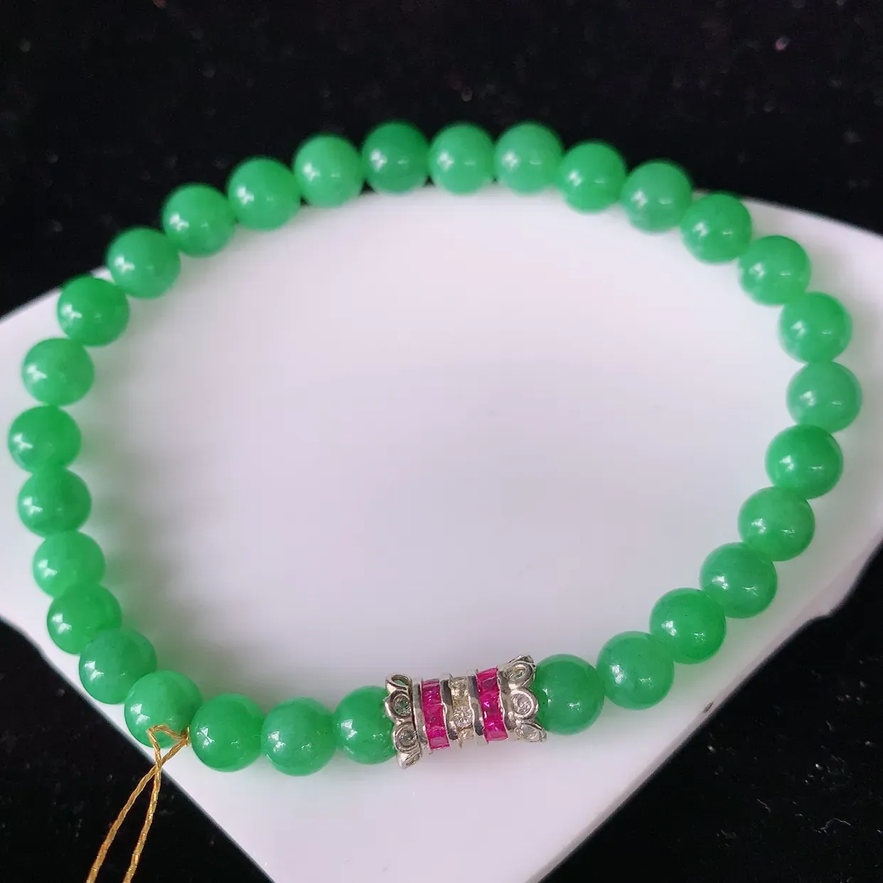 自然光实拍，冰润满绿翡翠手串手链，种老水足，冰清玉润  颜色漂亮  #226取一尺寸6.2mm