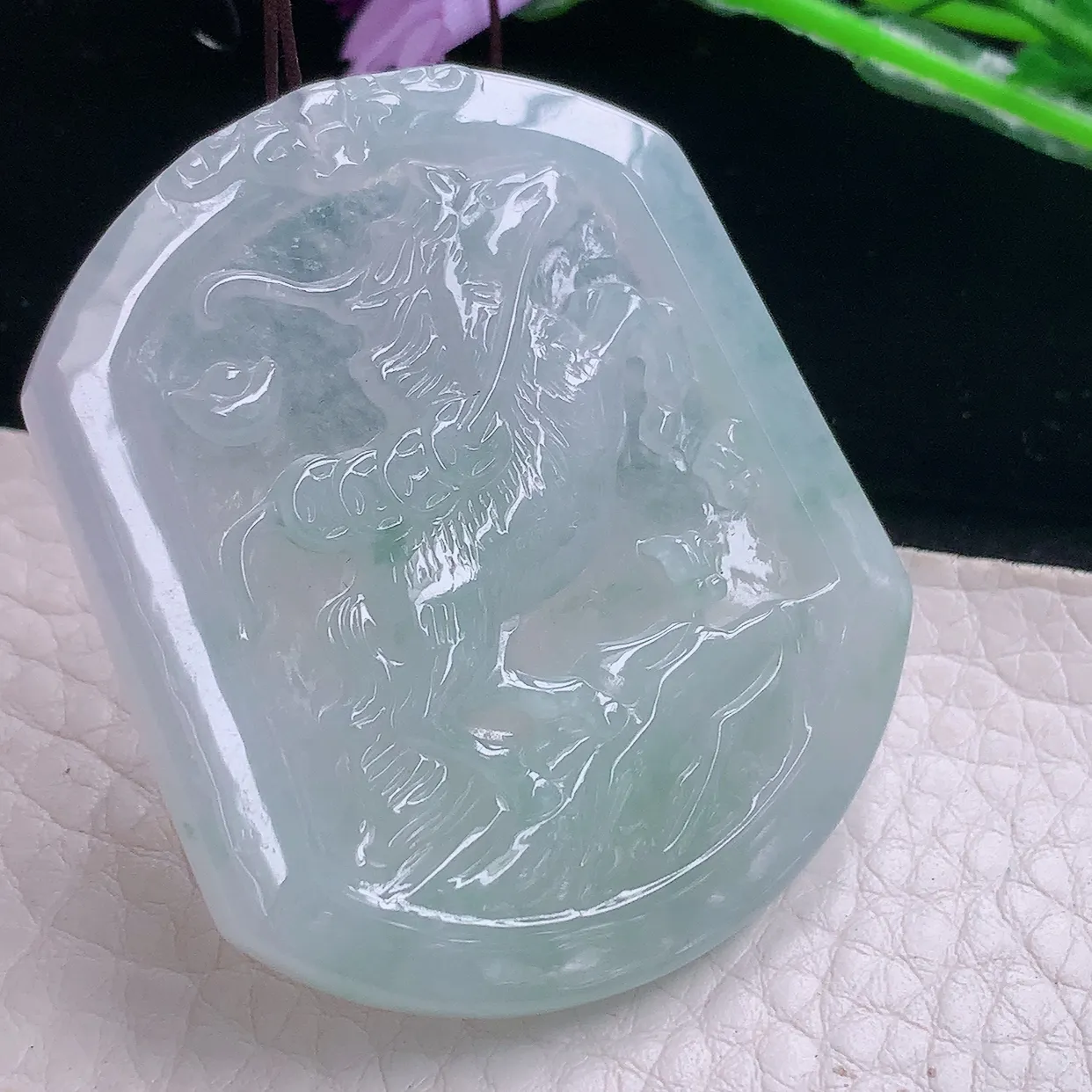 kh实拍48.5*42*5.6天然翡翠a货生肖马吊坠冰透精雕马上有钱玉坠