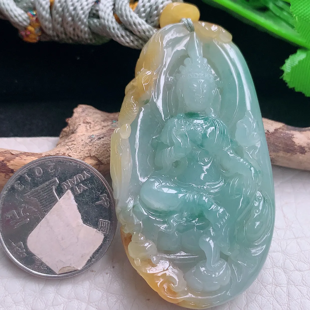 yl实拍60*33.8*11.2天然翡翠a货俏黄翡倚凤观音吊坠冰透精雕守护神玉坠