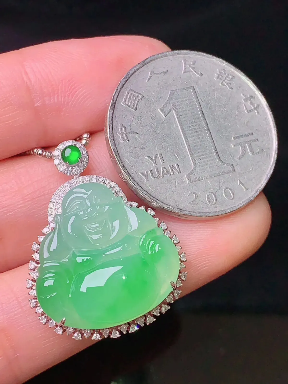 18k金钻镶嵌翠绿佛公吊坠 玉质细腻 色泽艳丽 整体尺寸27.2*21.5*8.8