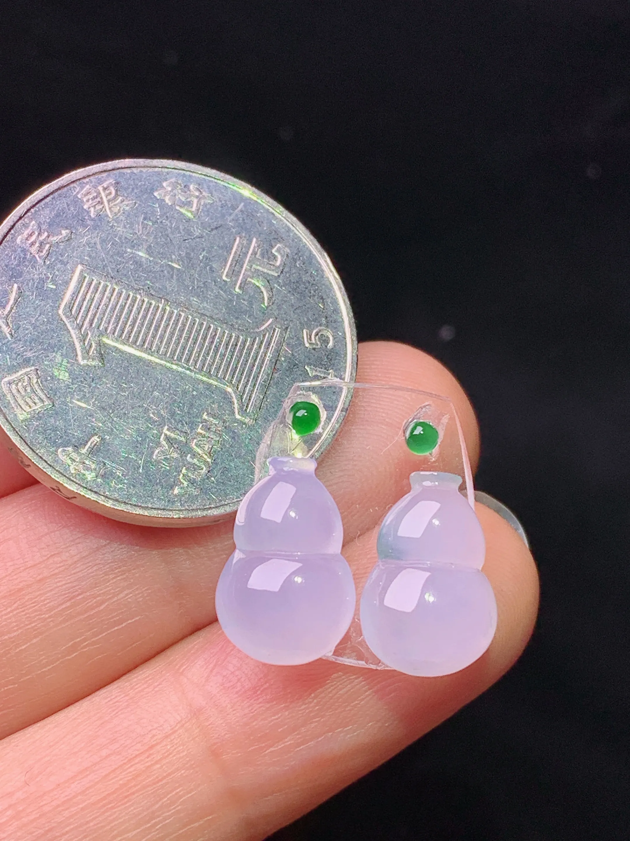 镶嵌款 淡紫罗兰一对 玉质细腻 色泽清新艳丽 整体尺寸12.2*8.2*4.2