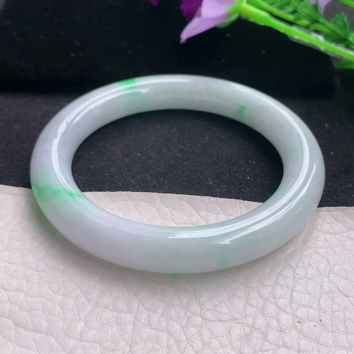 yh自然光54*9.6美人镯 翡翠玉手镯水润飘绿圆条玉手环 美人镯