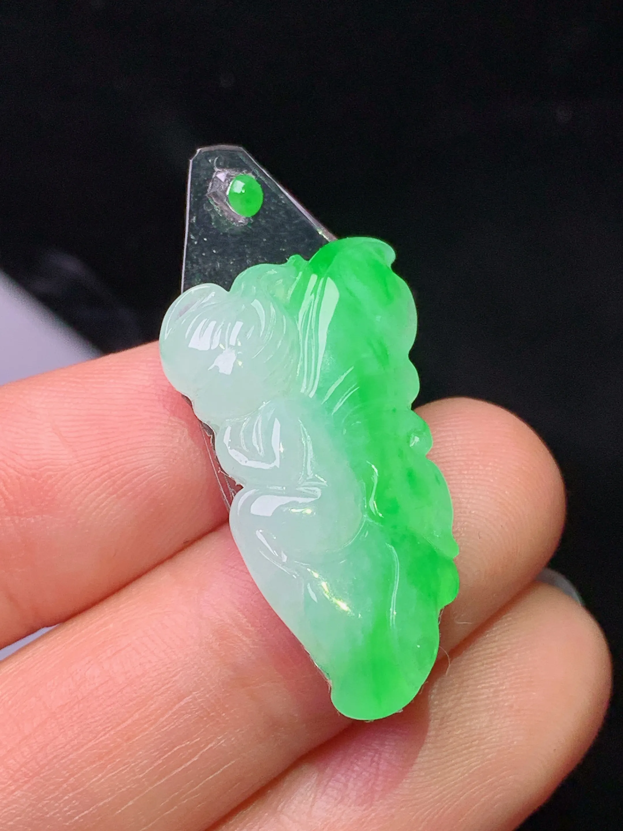 镶嵌款 翠绿天使宝宝吊坠 玉质细腻 色泽清新艳丽 整体尺寸29*16*4.8