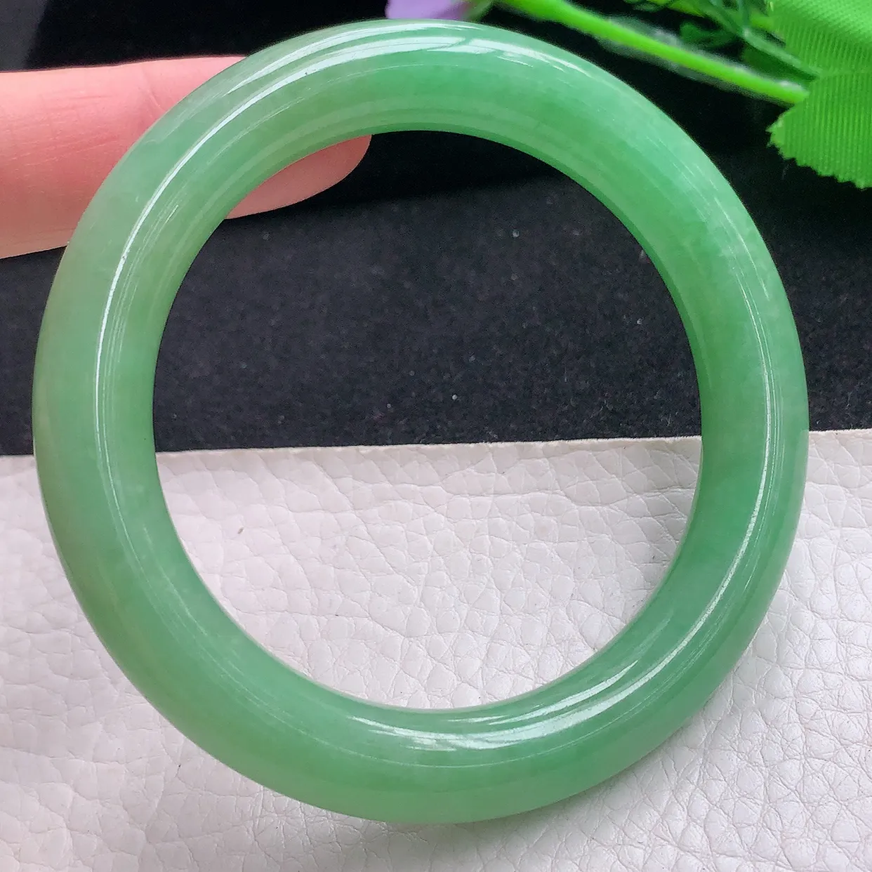 yh自然光56.5*10.6美人镯 翡翠玉手镯水润满绿圆条玉手环 美人镯