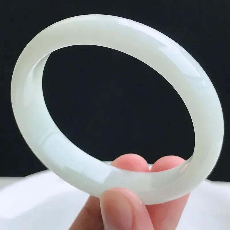 椭圆手镯55.2*49.7圈天然A货翡翠浅绿玉石手镯44.74g