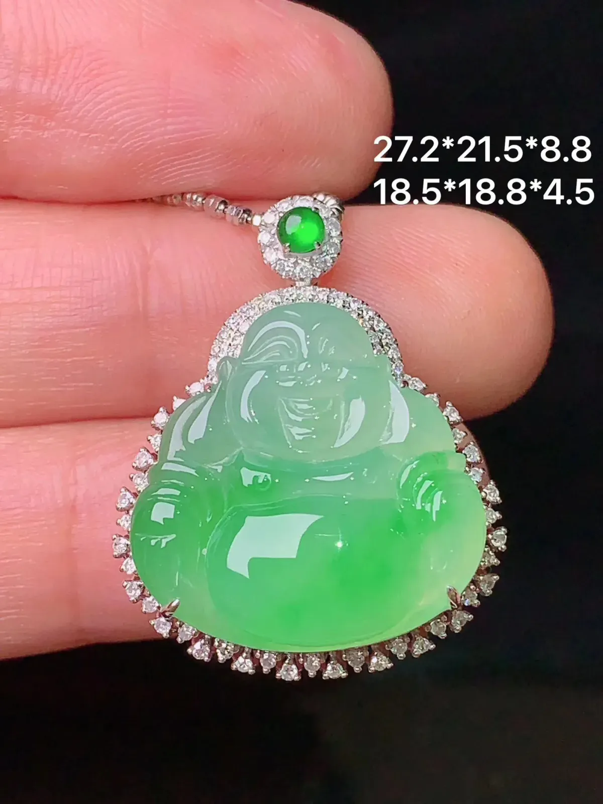 18k金钻镶嵌翠绿佛公吊坠 玉质细腻 色泽艳丽 整体尺寸27.2*21.5*8.8