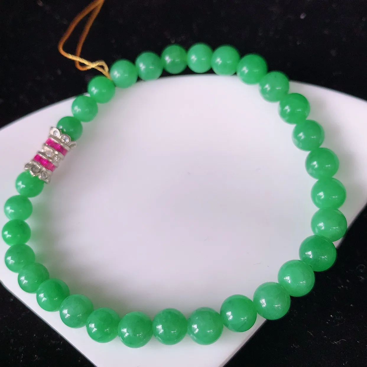 自然光实拍，冰润满绿翡翠手串手链，种老水足，冰清玉润  颜色漂亮  #226取一尺寸6.2mm