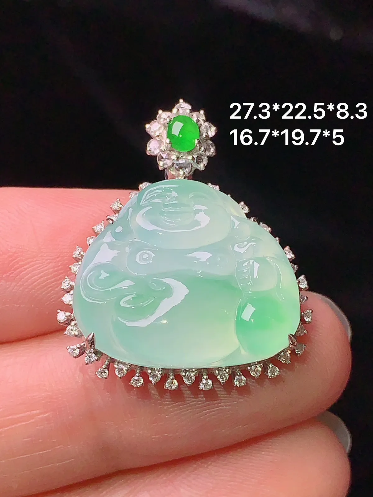 18k金钻镶嵌飘绿布袋佛公吊坠 玉质细腻 色泽清新艳丽 整体尺寸27.3*22.5*8.3