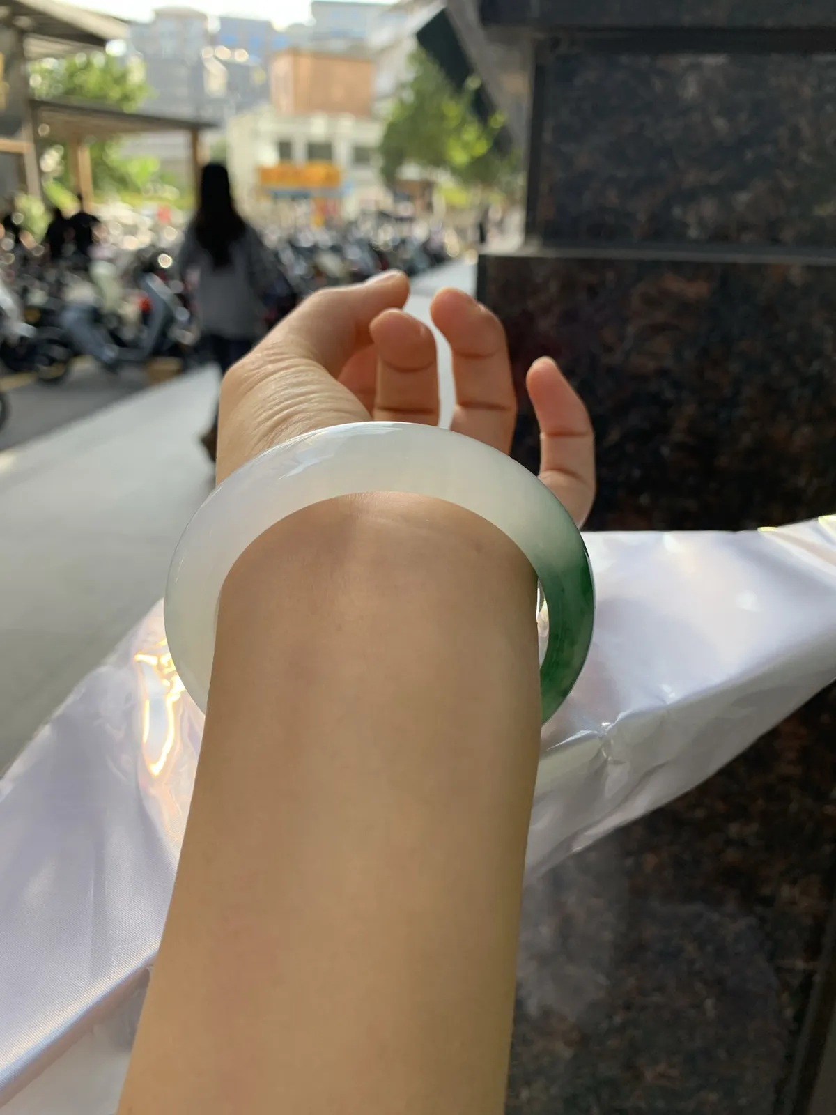 完美，冰润清爽，似云雾里的青松