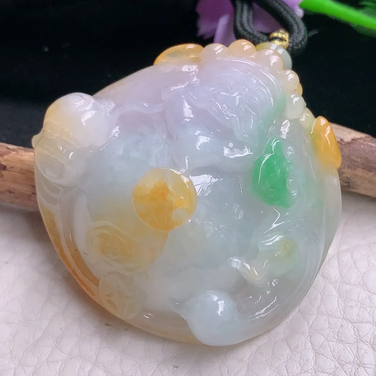 yl实拍46.2*48.8*21.8天然翡翠a货三彩黄加绿财神爷吊坠招财进宝玉坠