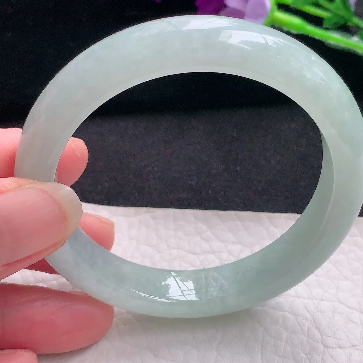 xx自然光54*11.3*8平安镯 翡翠A货水润浅绿宽边玉手镯玉手环