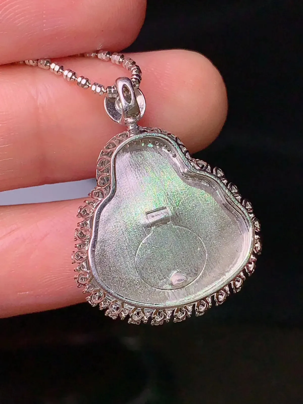 18k金钻镶嵌翠绿佛公吊坠 玉质细腻 色泽艳丽 整体尺寸27.2*21.5*8.8