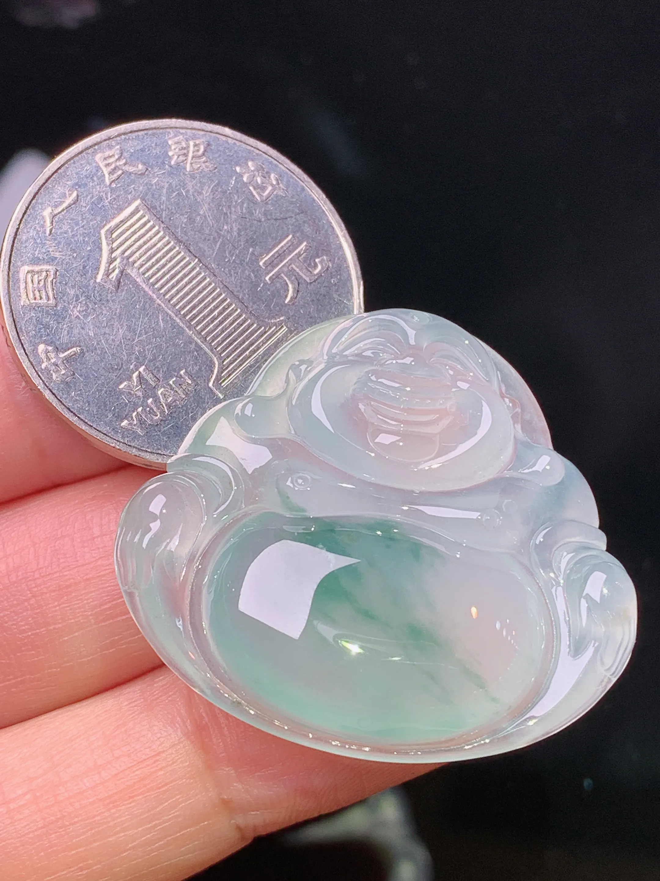 冰种飘绿佛公吊坠 玉质细腻 色泽清新艳丽 整体尺寸30.6*34*6.2