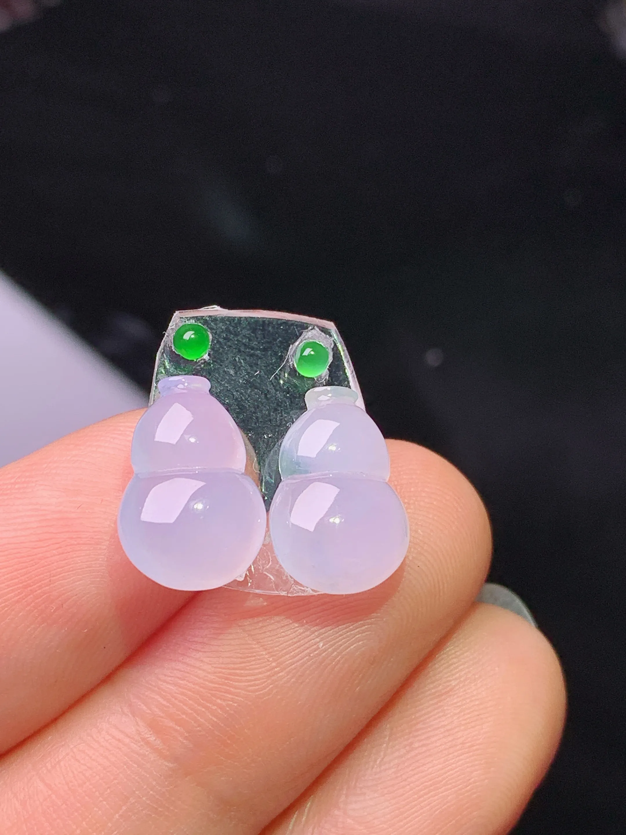 镶嵌款 淡紫罗兰一对 玉质细腻 色泽清新艳丽 整体尺寸12.2*8.2*4.2