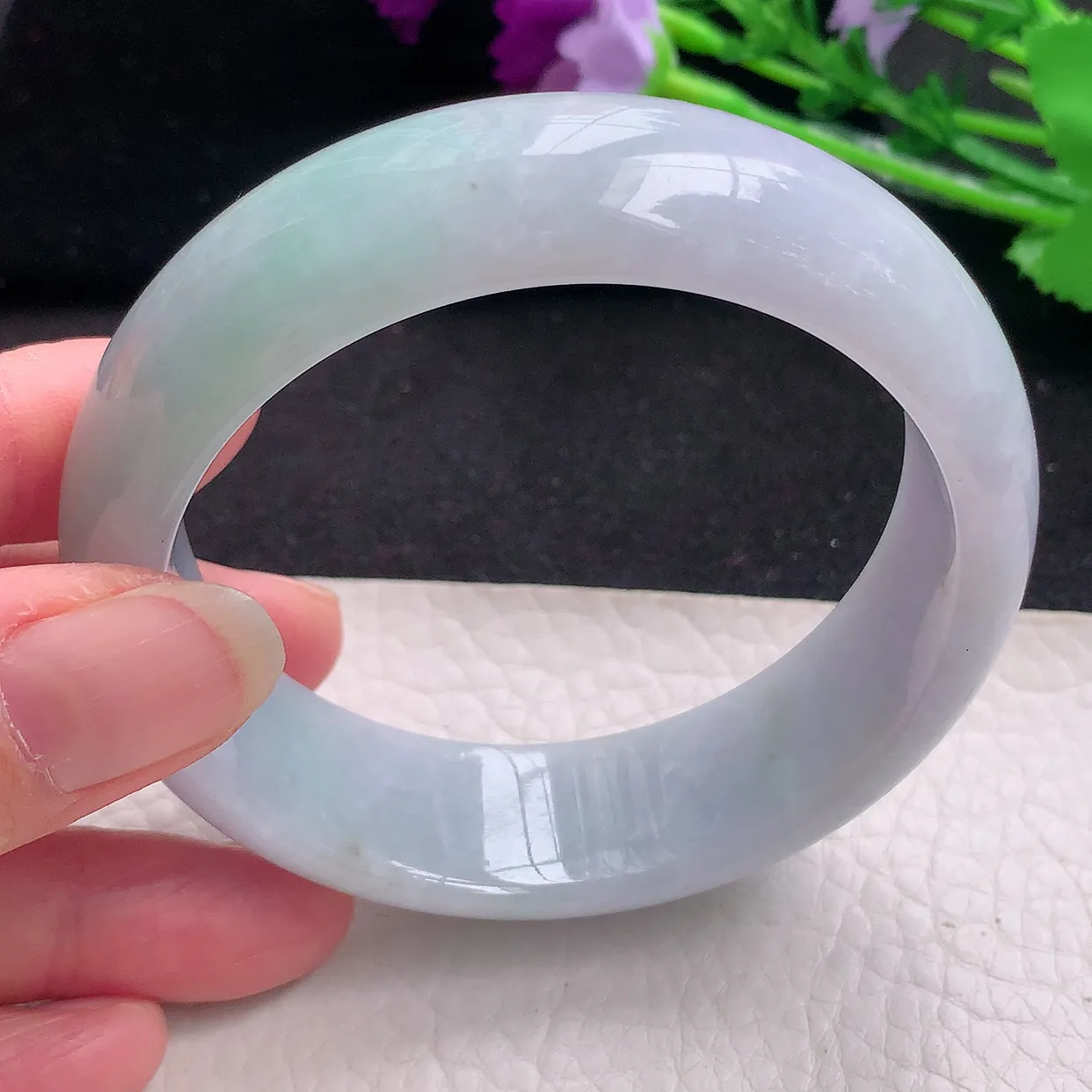 ee自然光58*18*8.2轮胎镯 缅甸翡翠A货淡春带彩宽边玉手镯玉手环