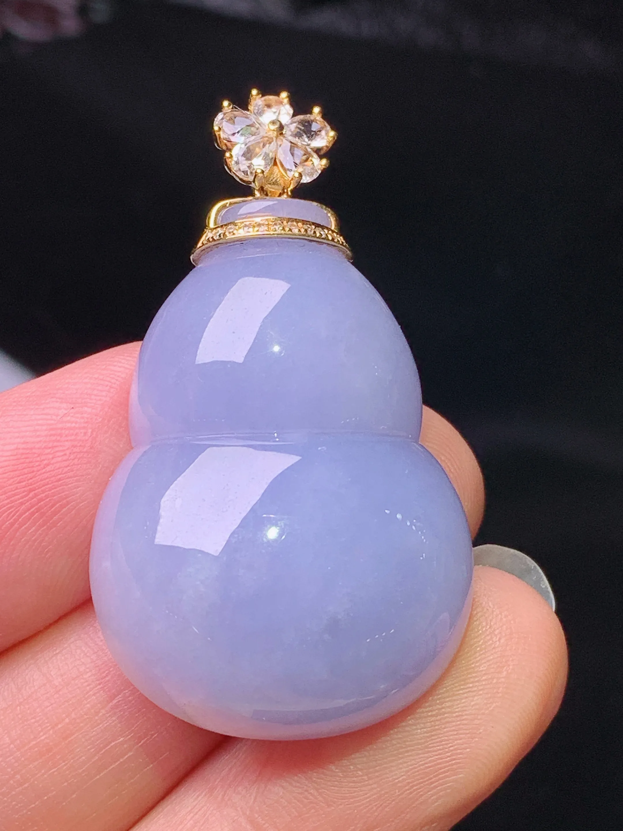 18k金钻镶嵌紫罗兰葫芦吊坠 玉质细腻 色泽清新艳丽 整体尺寸40.8*23.5*11.2