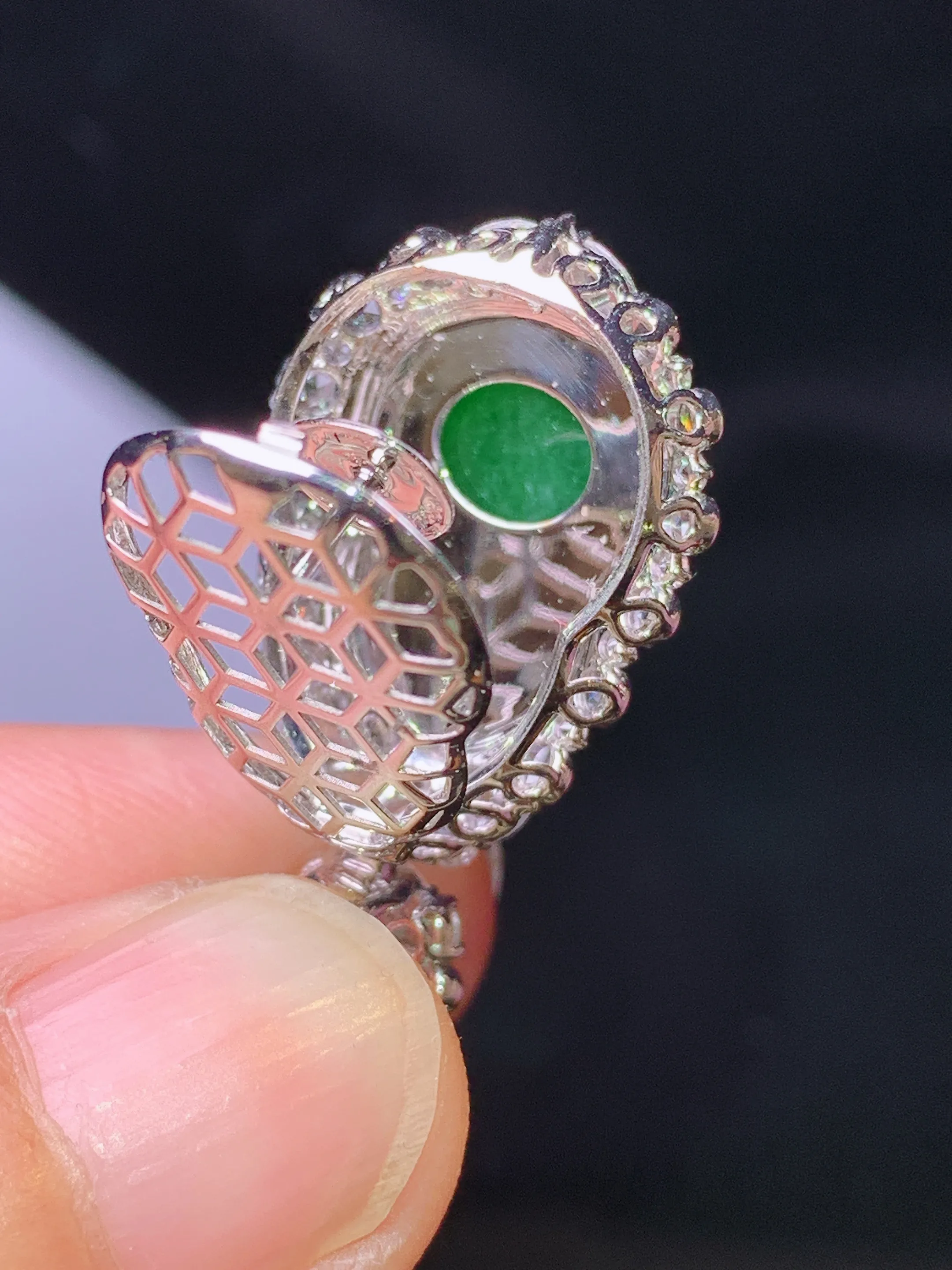 18k金钻镶嵌满绿葫芦吊坠 玉质细腻 色泽清新艳丽 整体尺寸29.8*16.2*9.6