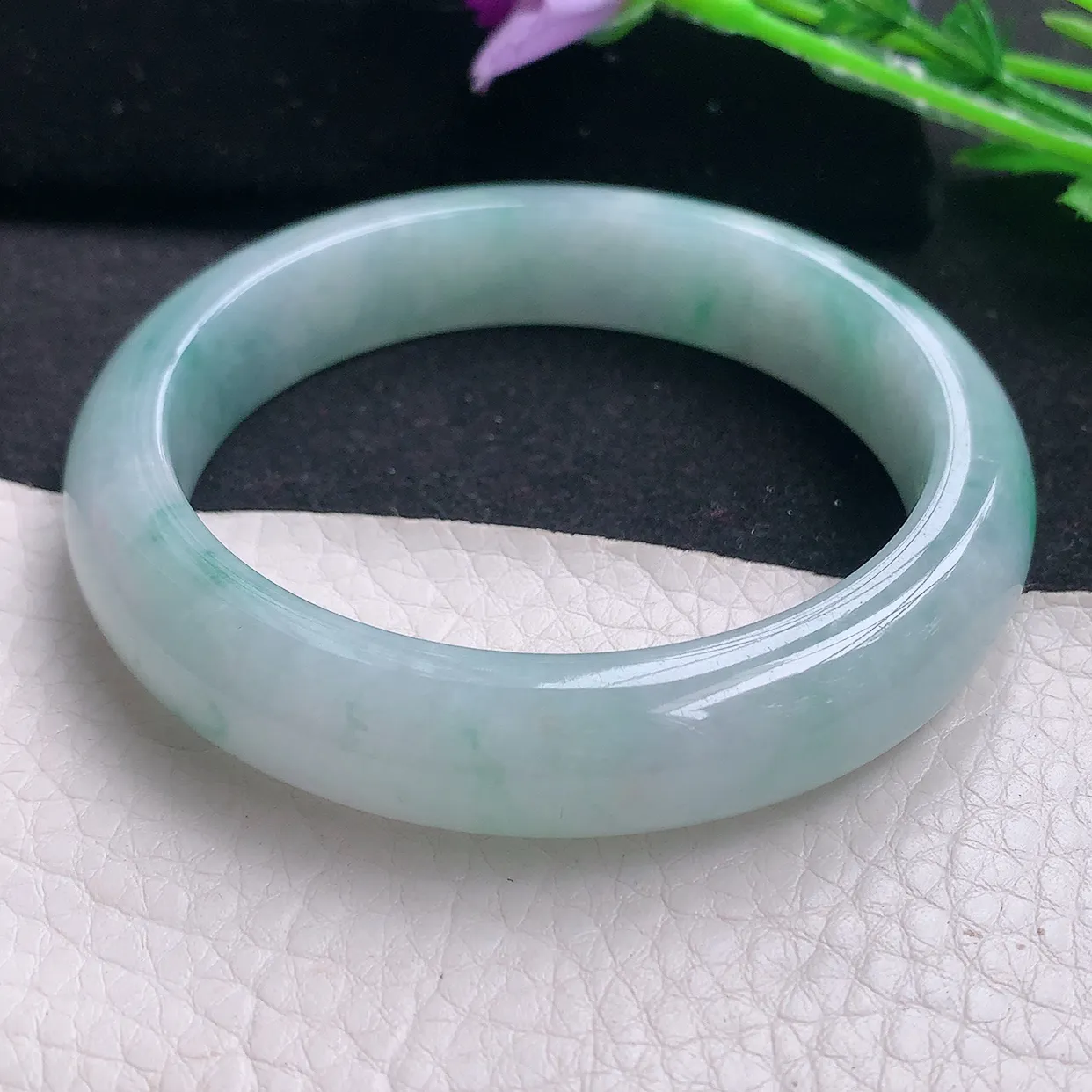 ee自然光58*13.6*8.5平安镯 缅甸翡翠A货飘绿宽边玉手镯玉手环