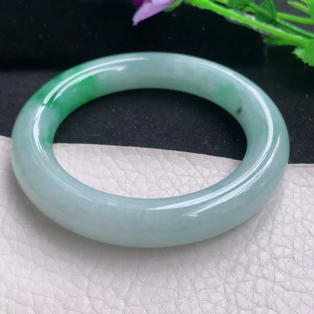 jx自然光56.5*12*11.5胖圆镯 缅甸翡翠a货玉手镯飘绿圆条玉手环