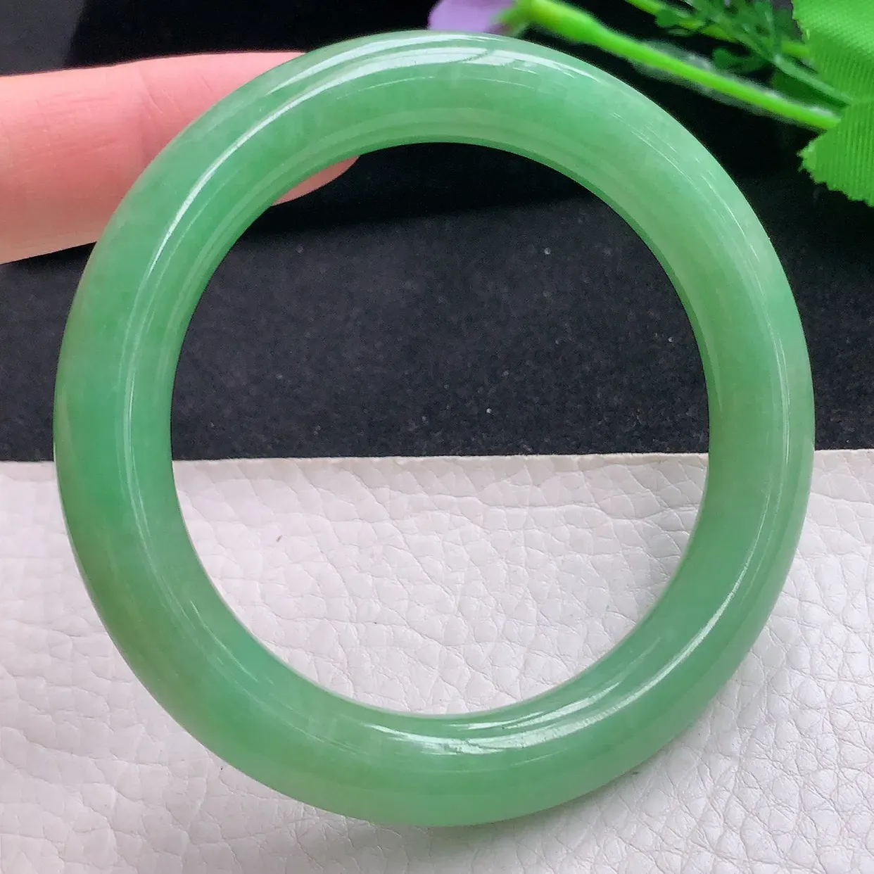 yh自然光56.5*10.6美人镯 翡翠玉手镯水润满绿圆条玉手环 美人镯