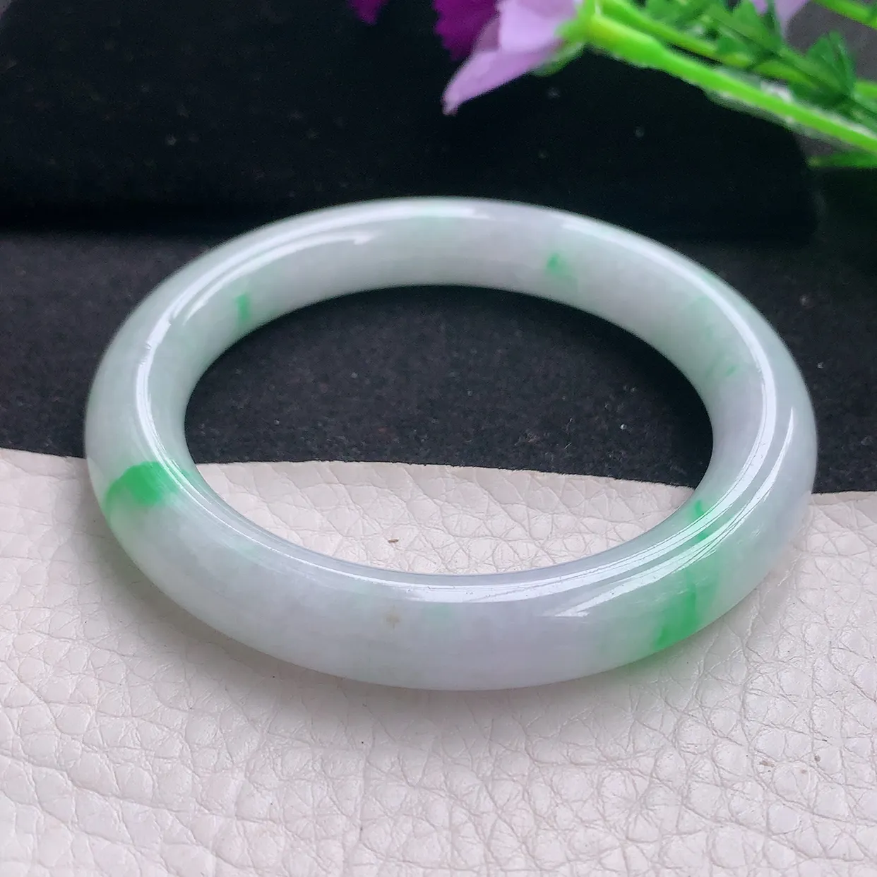 yh自然光54*9.6美人镯 翡翠玉手镯水润飘绿圆条玉手环 美人镯