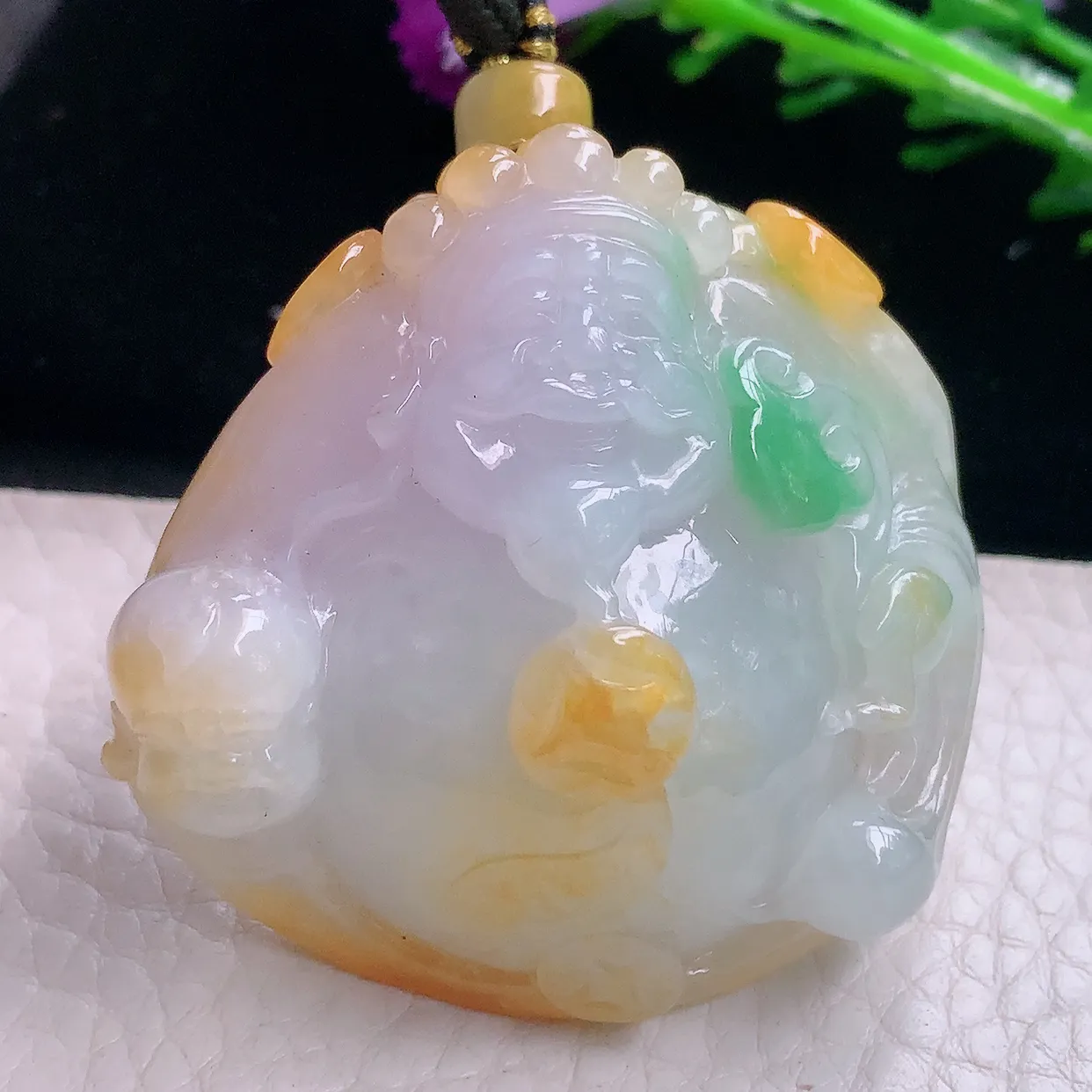 yl实拍46.2*48.8*21.8天然翡翠a货三彩黄加绿财神爷吊坠招财进宝玉坠