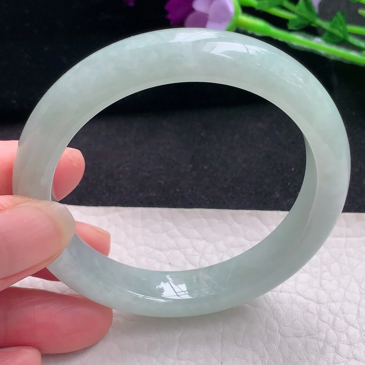 xx自然光54*11.3*8平安镯 翡翠A货水润浅绿宽边玉手镯玉手环