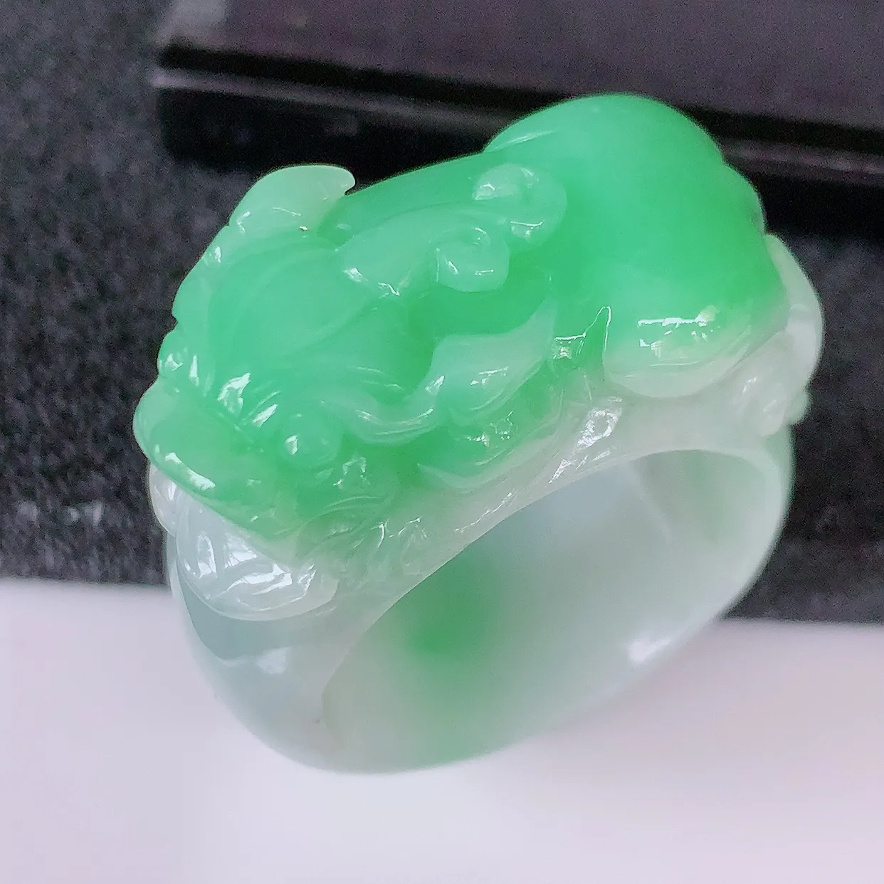 自然光实拍，貔貅扳指，20mm内径飘绿翡翠扳指，冰润指环，玉扳指，戒指，财源滚滚，玉质细腻起胶，23圈口，种水好！#1.20尺寸20-32.5*13.8*8.2