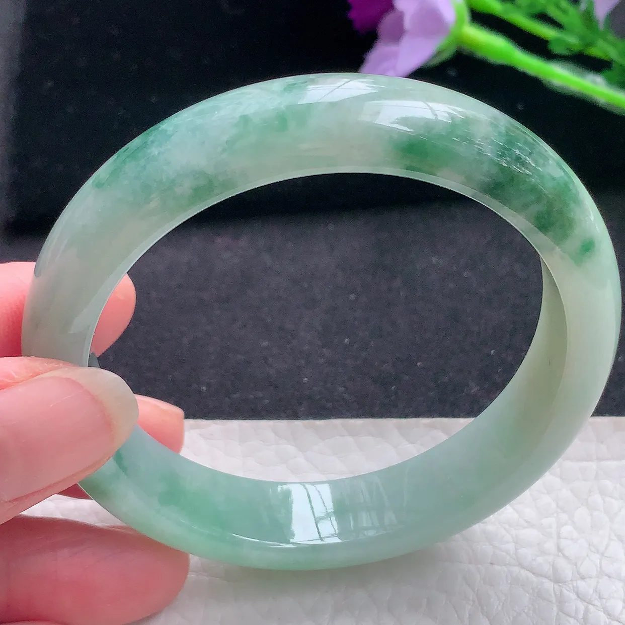 js自然光56.5*13*7.8美人镯 缅甸翡翠a货水润飘花宽边玉手镯玉手环