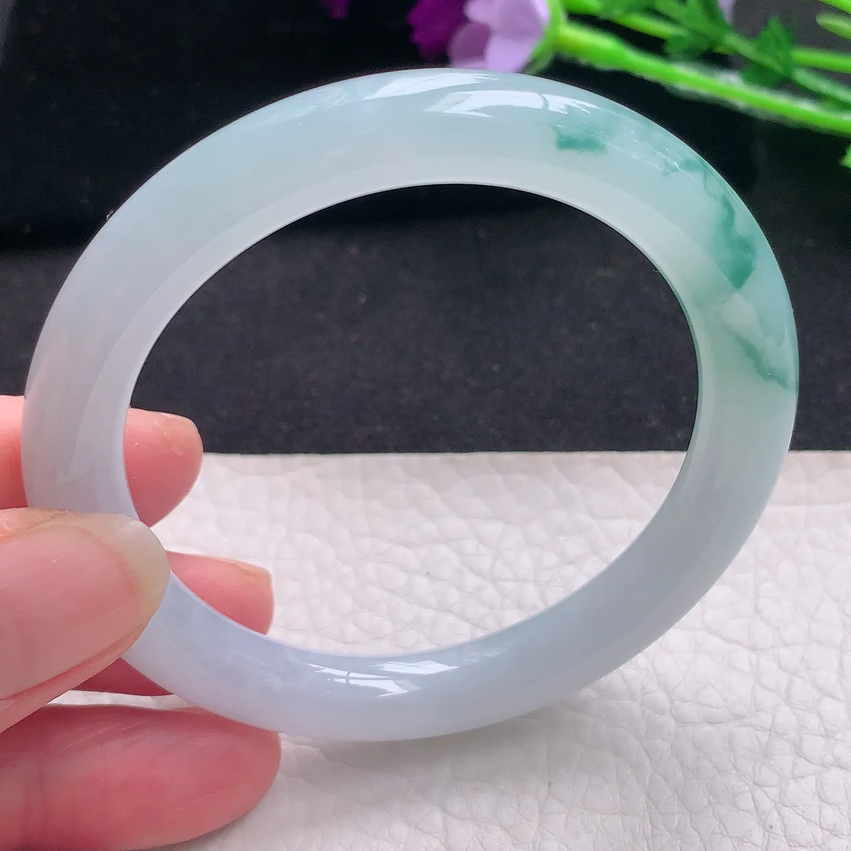 xo自然光57*9美人镯 缅甸翡翠A货冰飘花圆条玉手镯玉手环