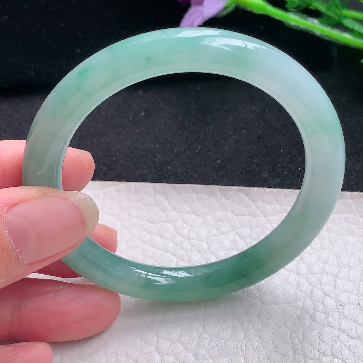 xo自然光53.5*8.5美人镯 缅甸翡翠A货飘花圆条玉手镯玉手环