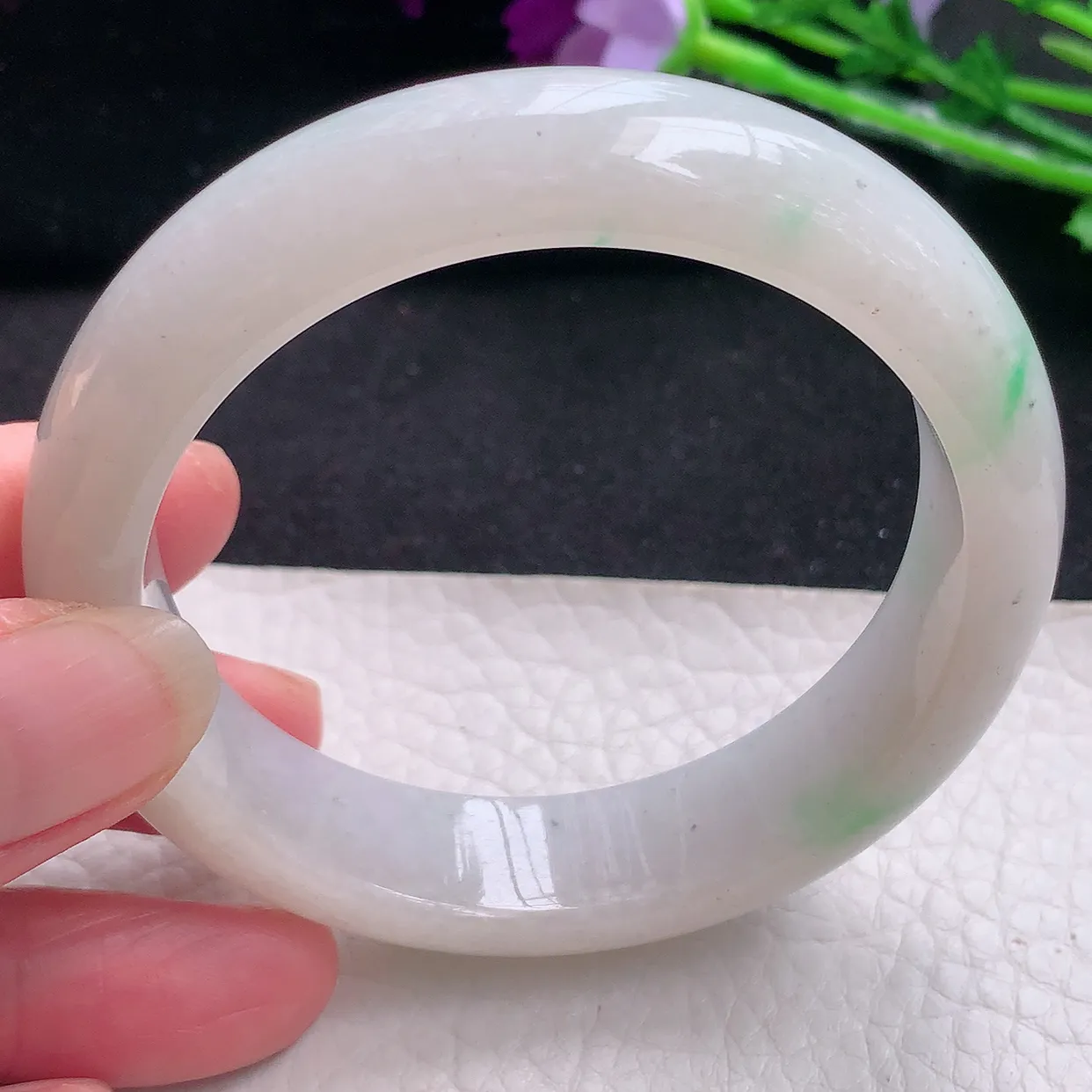 ee自然光55*14*8.4平安镯 缅甸翡翠A货飘绿宽边玉手镯玉手环