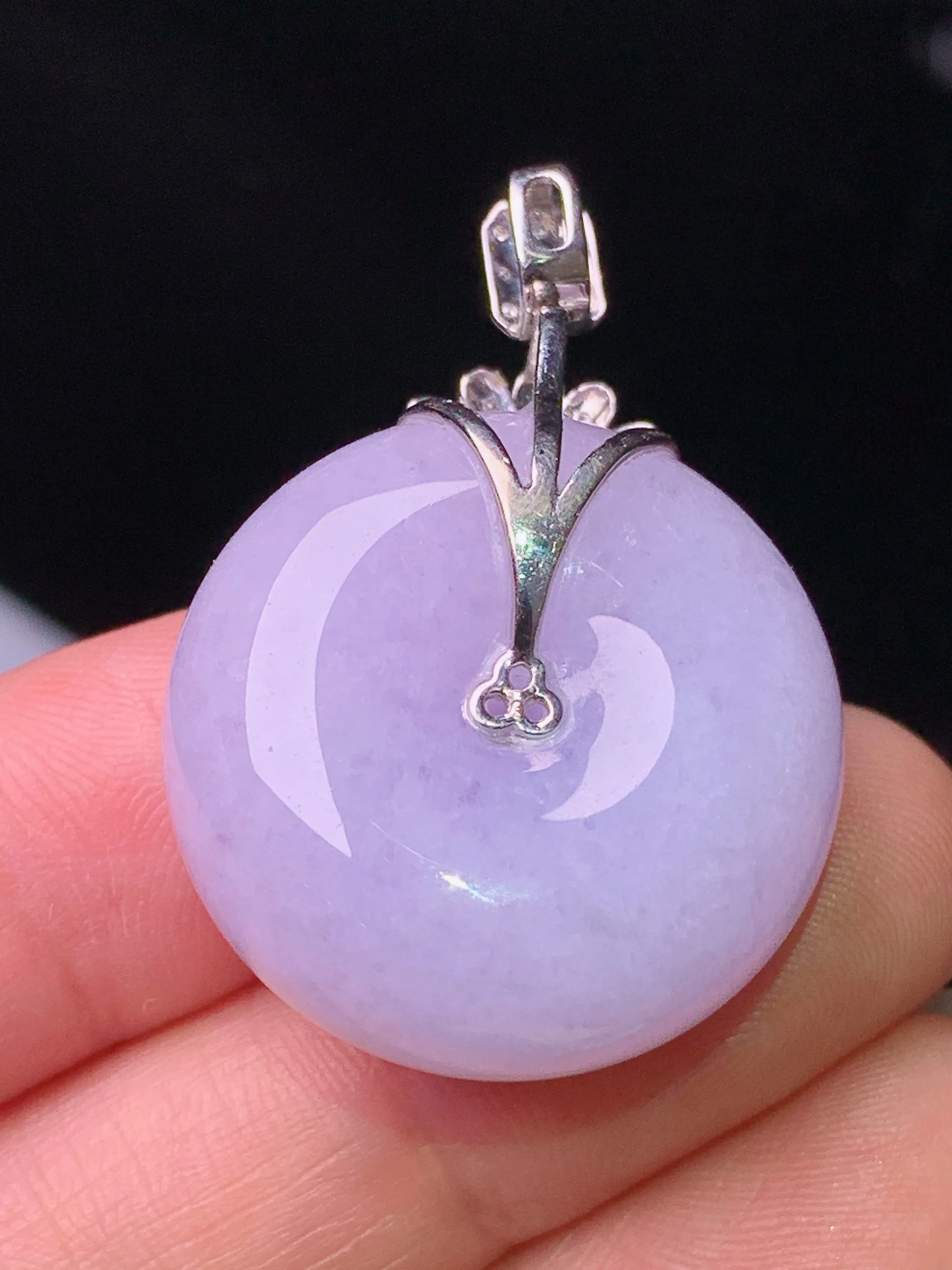 18k金钻镶嵌淡春彩平安扣吊坠 玉质细腻 色泽清新艳丽 整体尺寸35*24.3*12.5