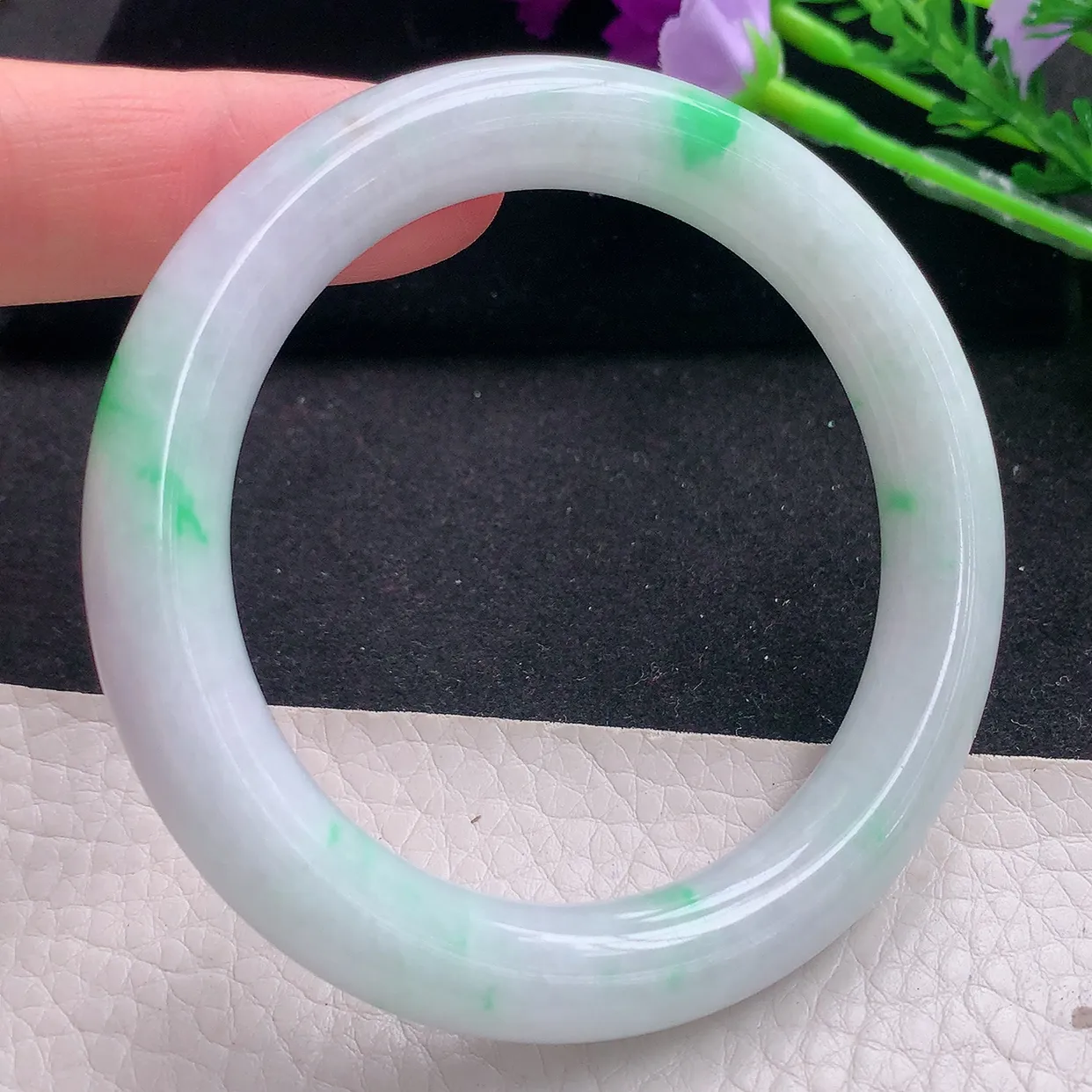 yh自然光54*9.6美人镯 翡翠玉手镯水润飘绿圆条玉手环 美人镯