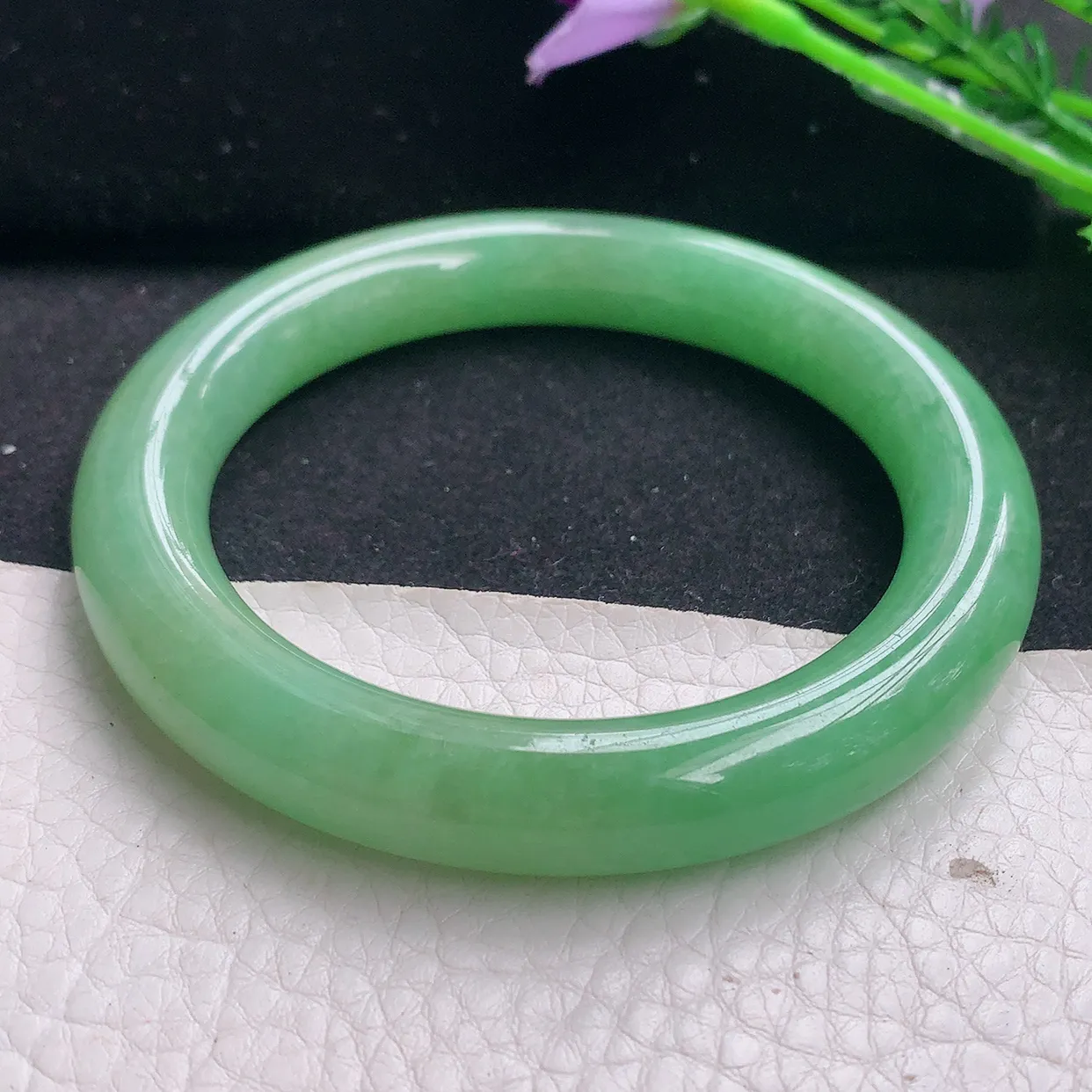 yh自然光56.5*10.6美人镯 翡翠玉手镯水润满绿圆条玉手环 美人镯