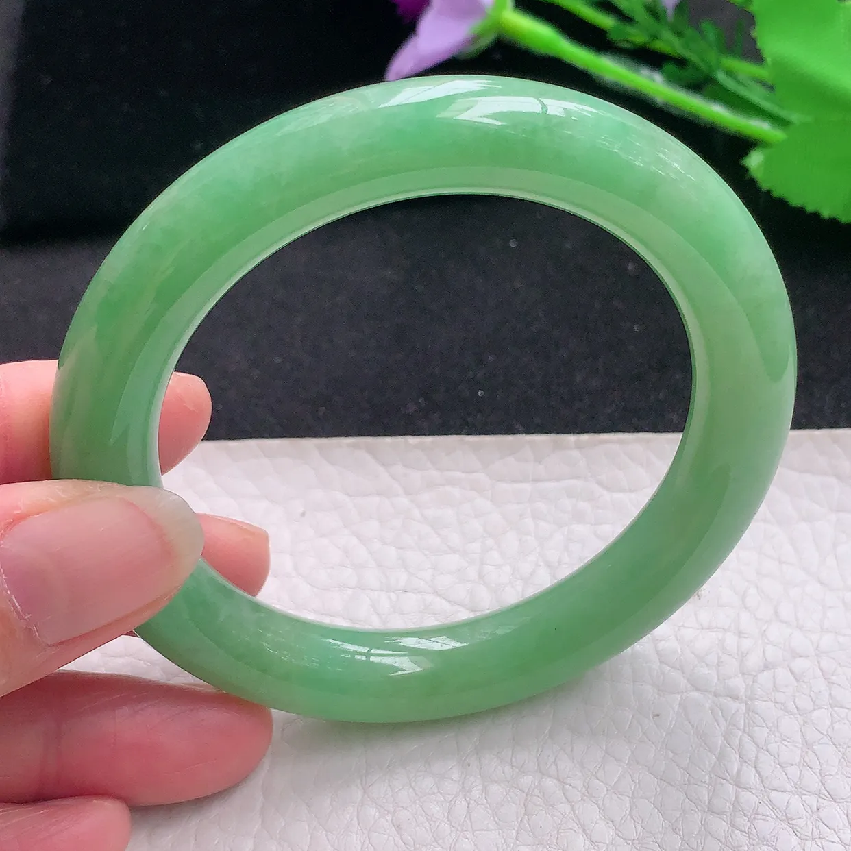 yh自然光56.5*10.6美人镯 翡翠玉手镯水润满绿圆条玉手环 美人镯