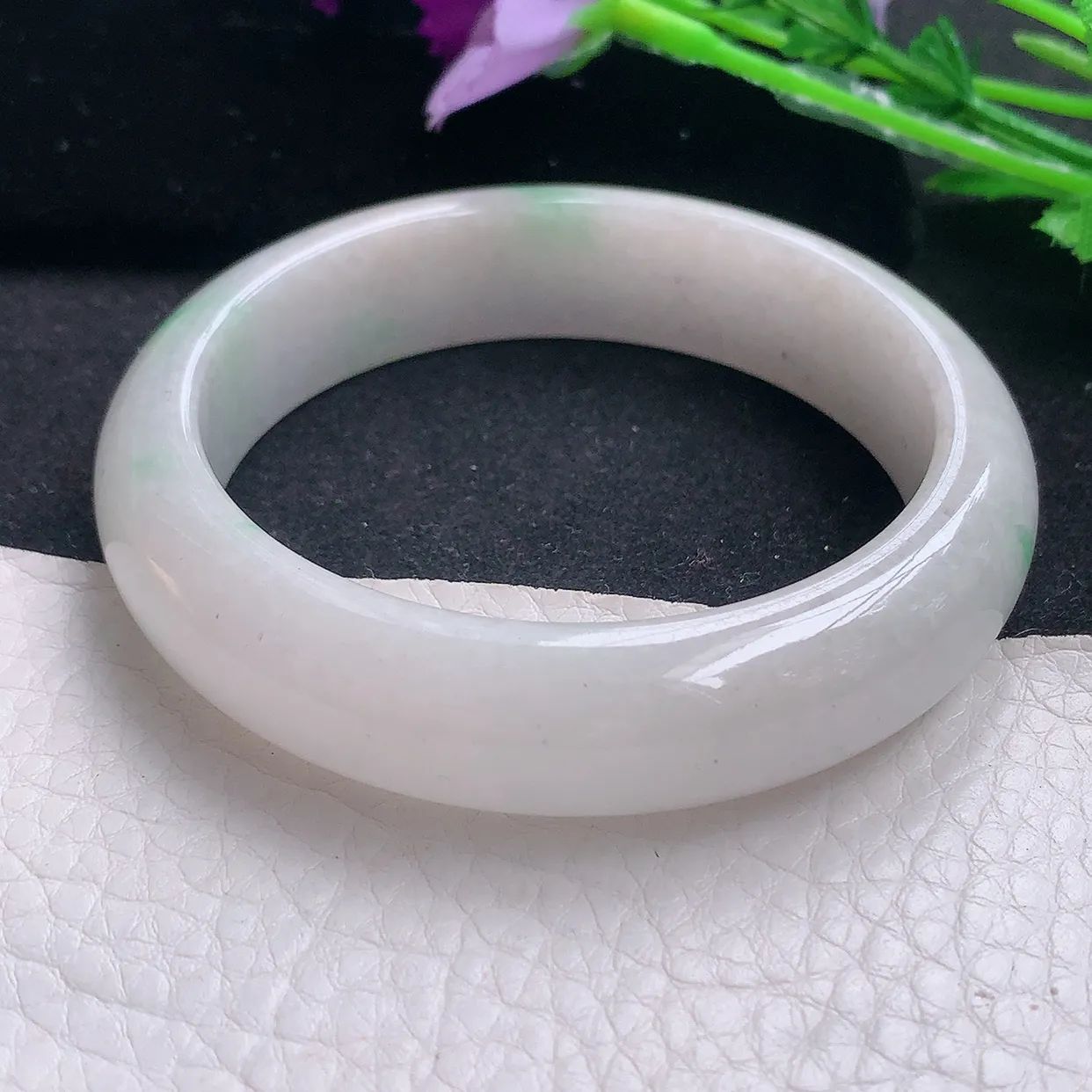 ee自然光55*14*8.4平安镯 缅甸翡翠A货飘绿宽边玉手镯玉手环