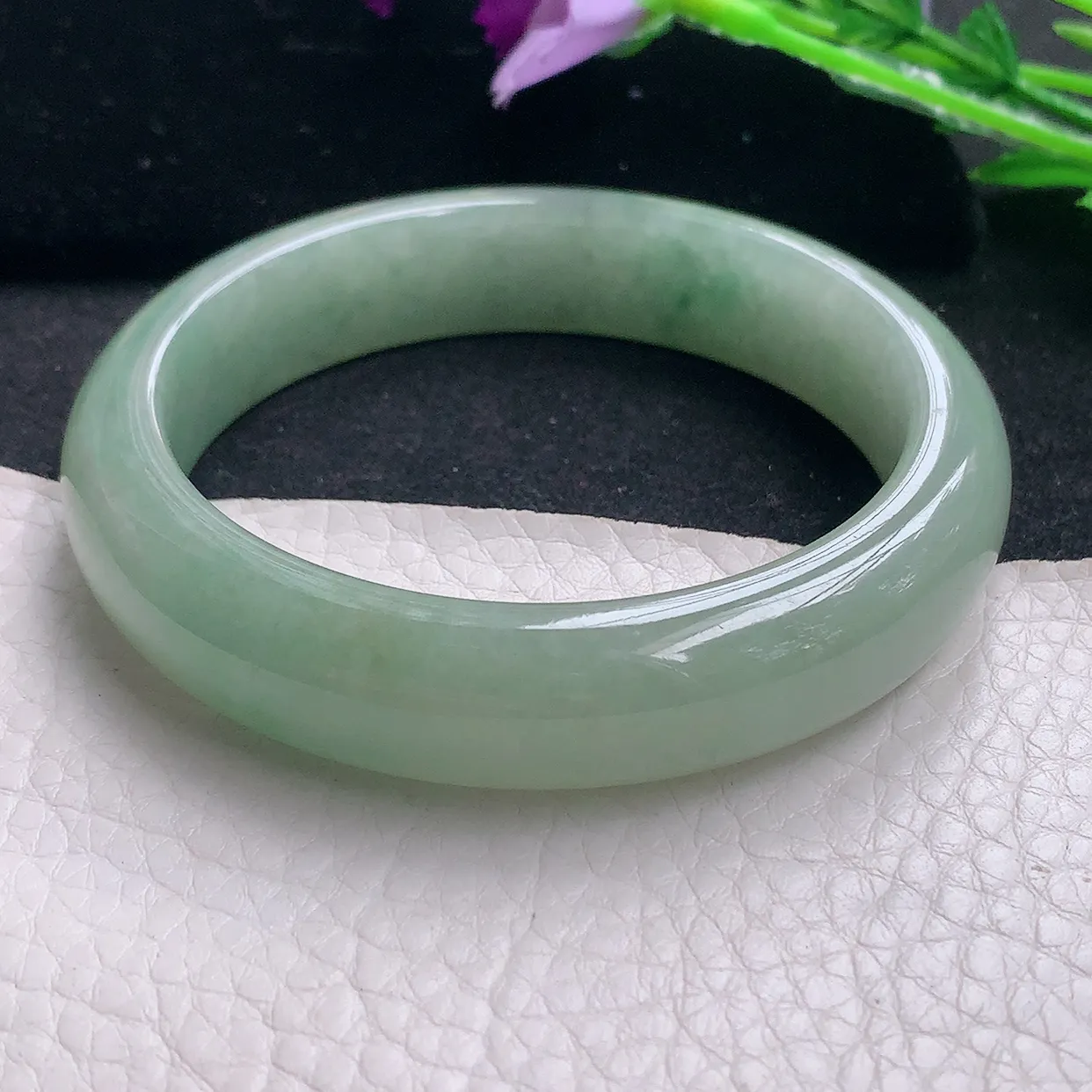 xx自然光58*13.8*8.2平安镯 翡翠A货水润满绿宽边玉手镯玉手环