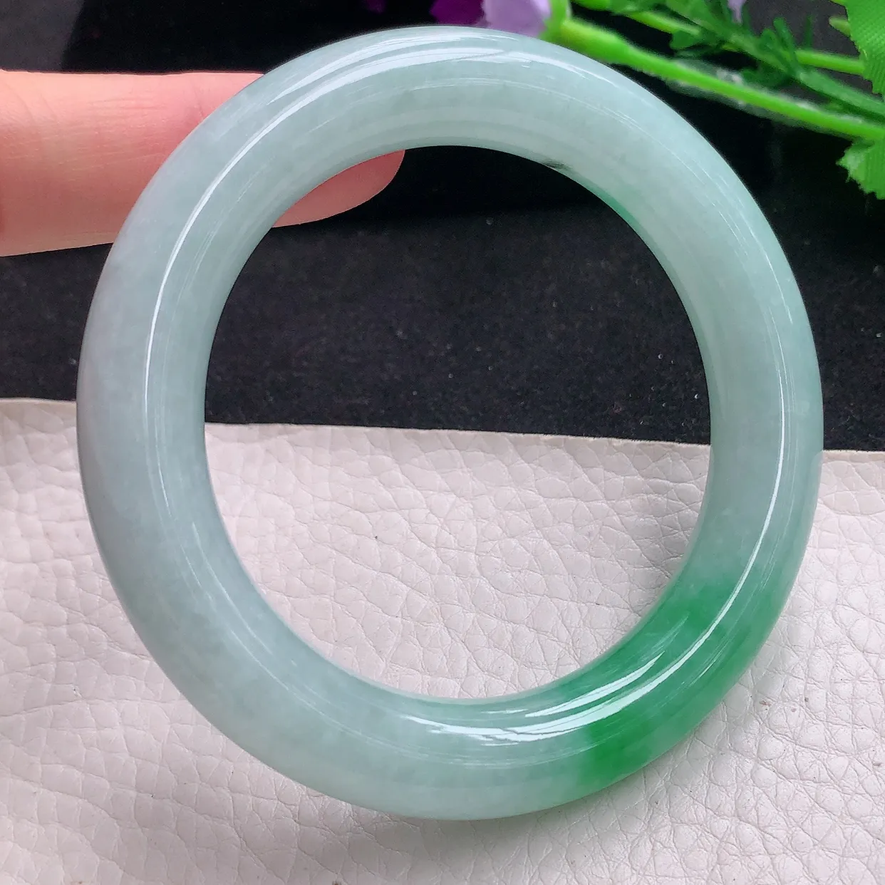 jx自然光56.5*12*11.5胖圆镯 缅甸翡翠a货玉手镯飘绿圆条玉手环