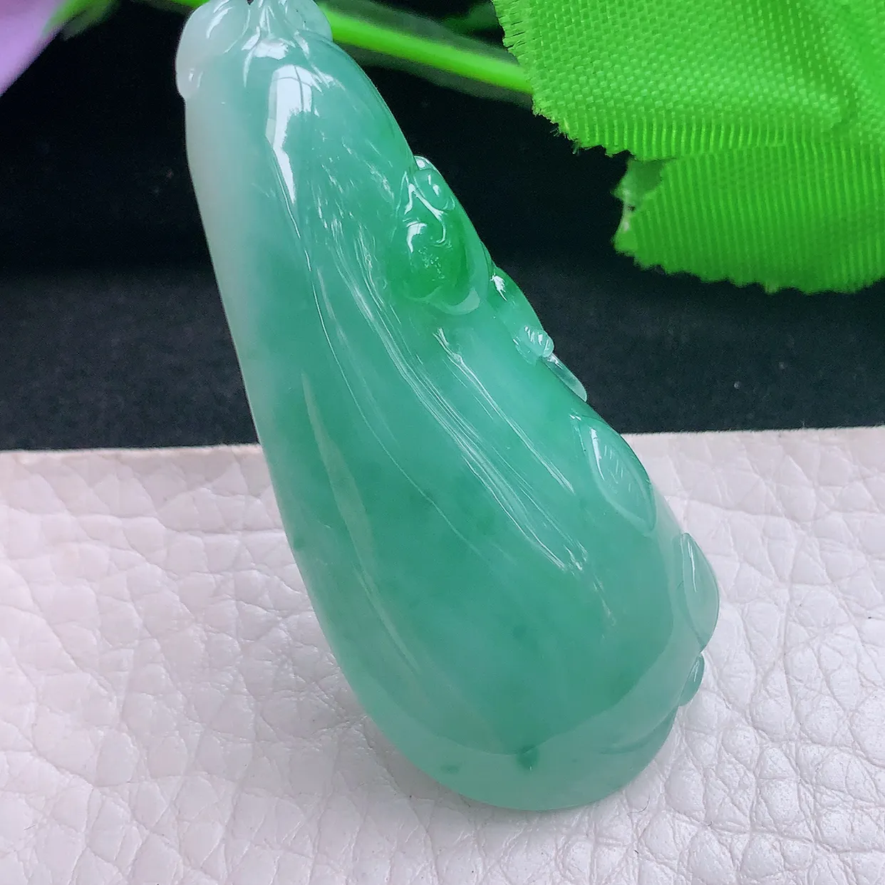 Lz实拍54.6*25*9天然翡翠a货蓝绿大福瓜吊坠冰透精雕吉祥如意玉坠