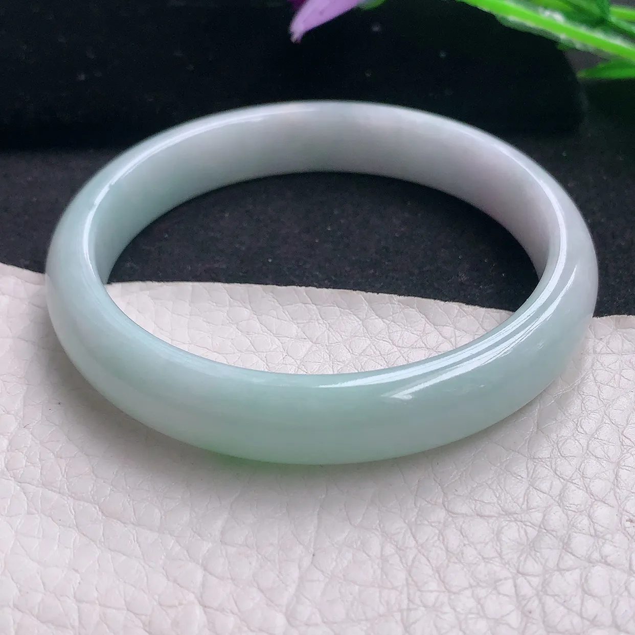 xx自然光58*11*7平安镯 翡翠A货淡春带彩宽边玉手镯玉手环